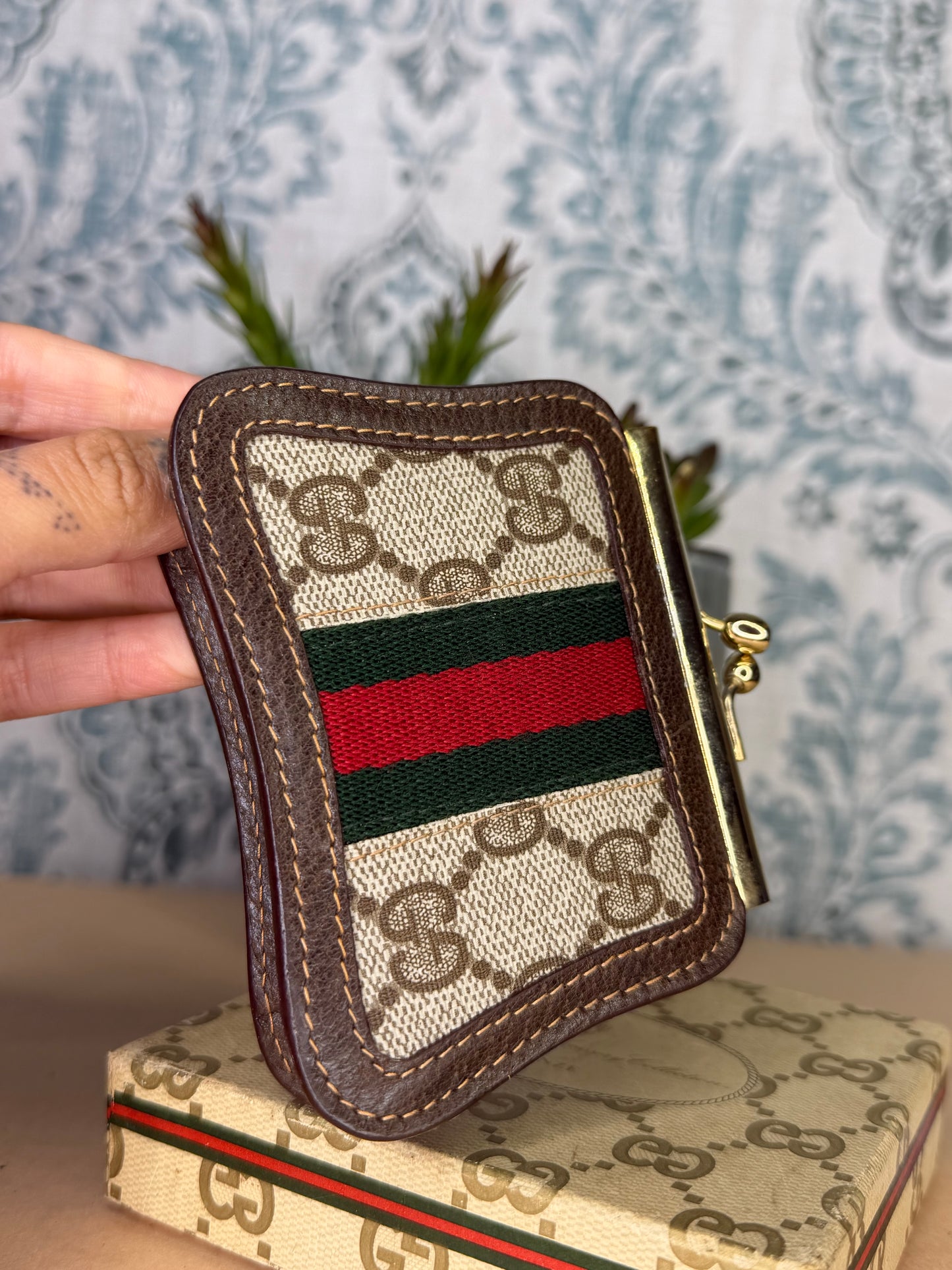 Gucci Vintage Sherry Line Kiss Lock Coin Purse