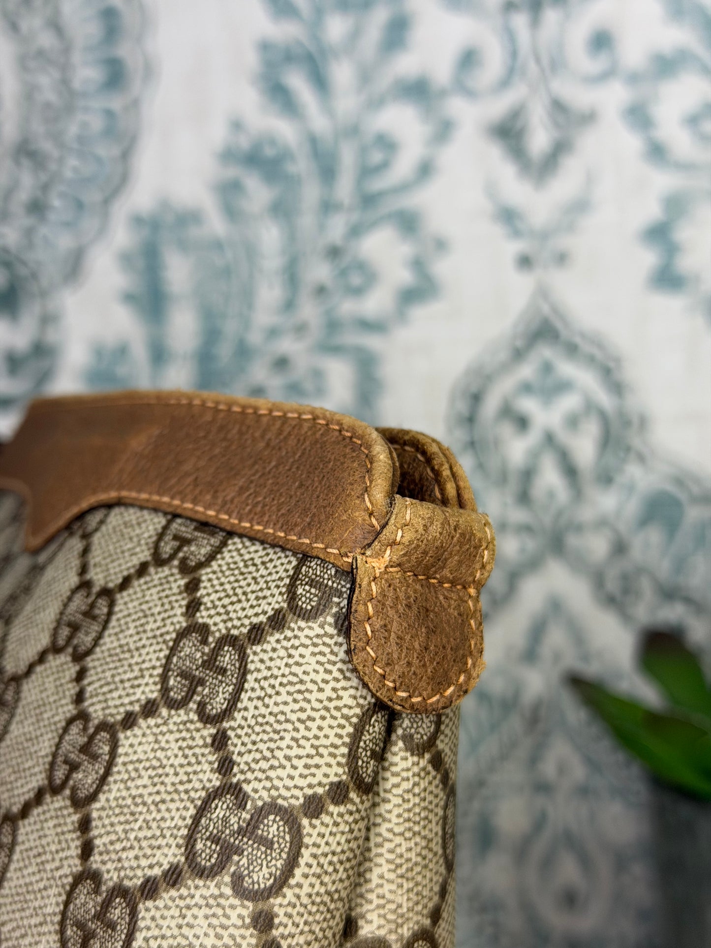 Gucci Supreme Brown Vintage Zipped Pouch