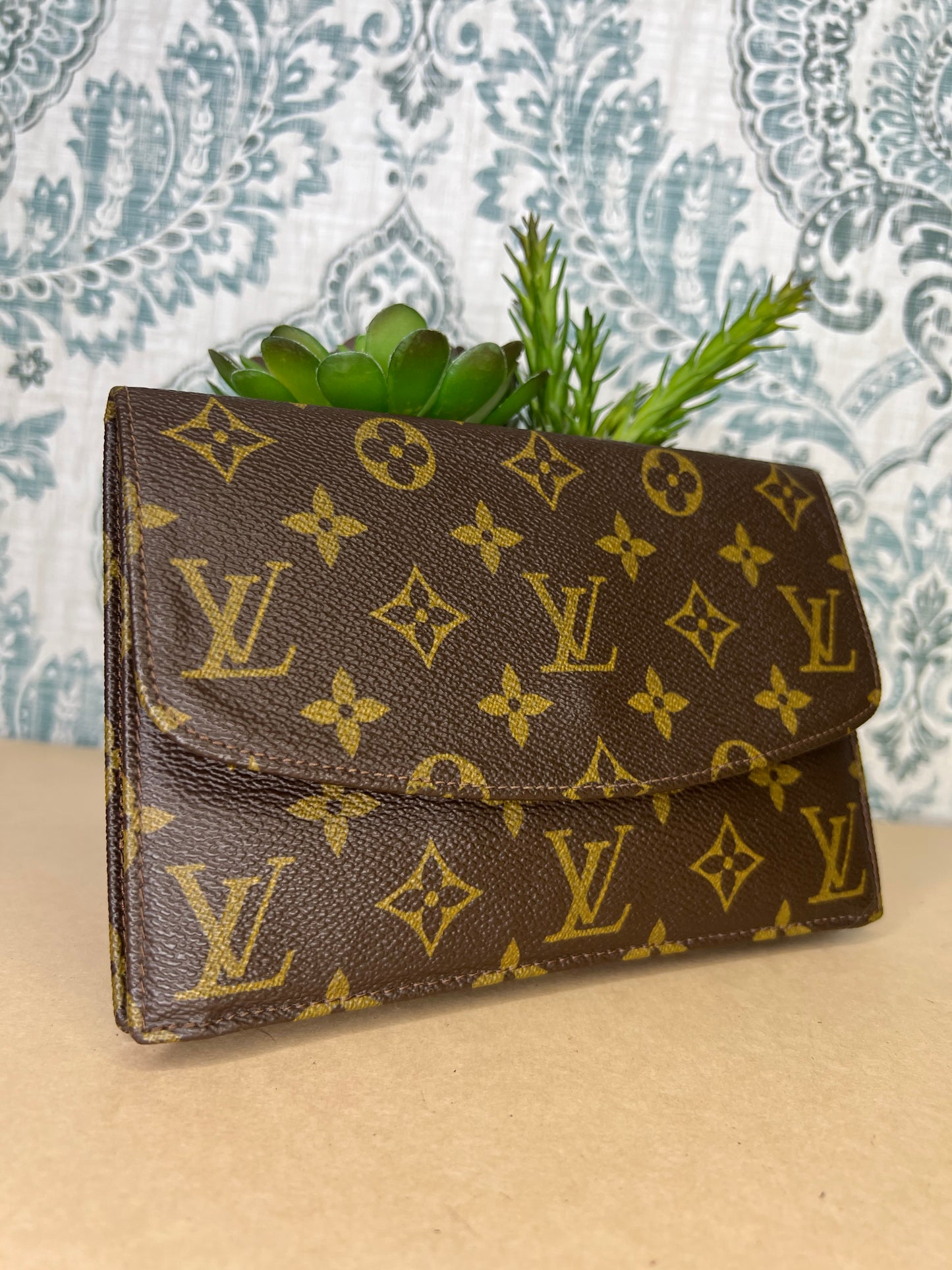 Louis Vuitton Rabat 20 Clutch