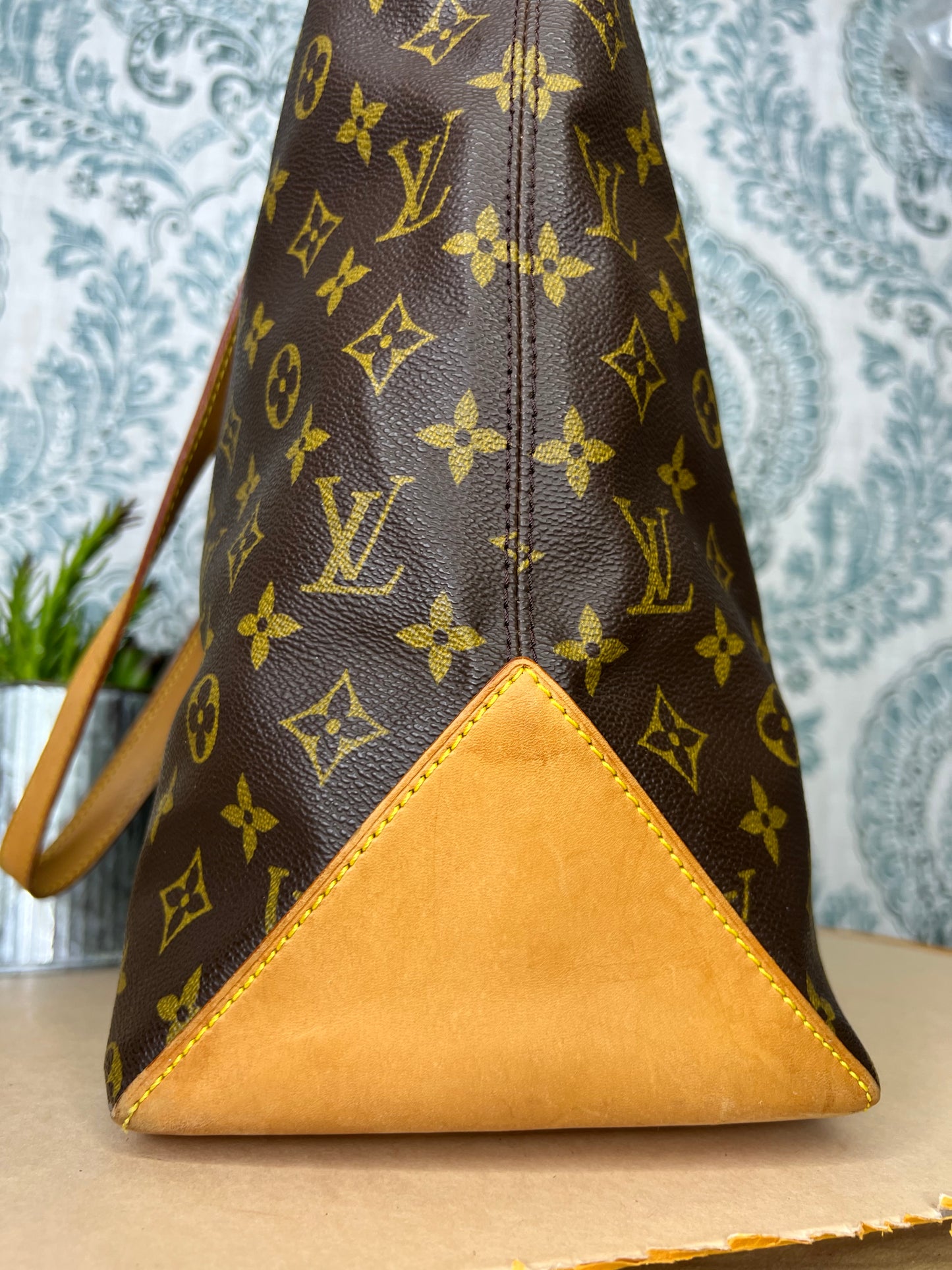 Louis Vuitton Cabas Mezzo