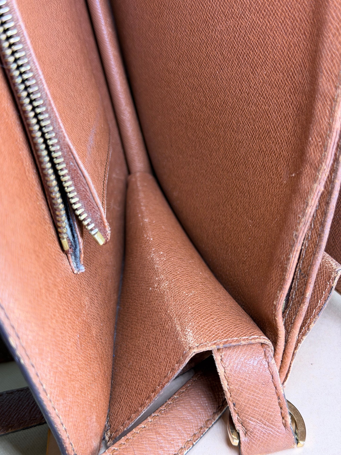 Louis Vuitton Courcelles