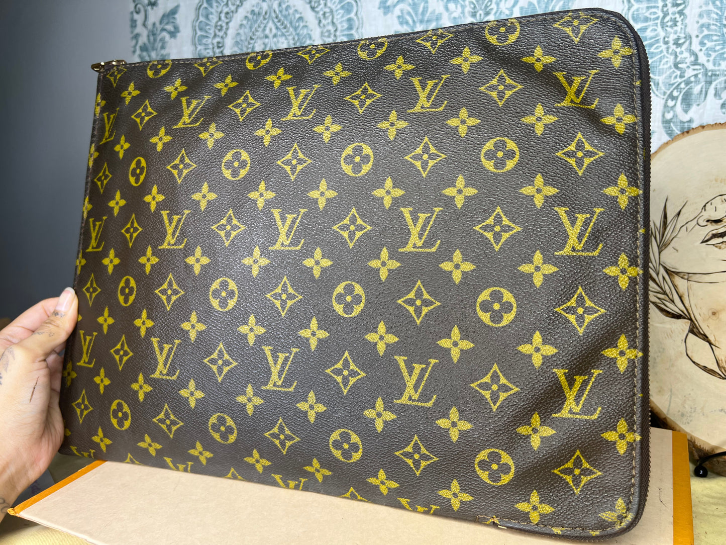 Louis Vuitton Poche Documents