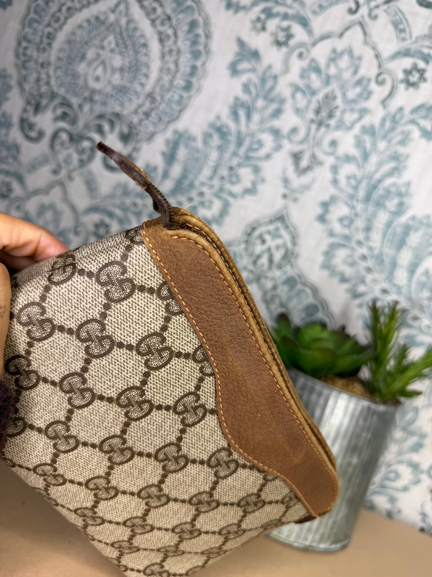 Gucci Supreme Brown Vintage Zipped Pouch