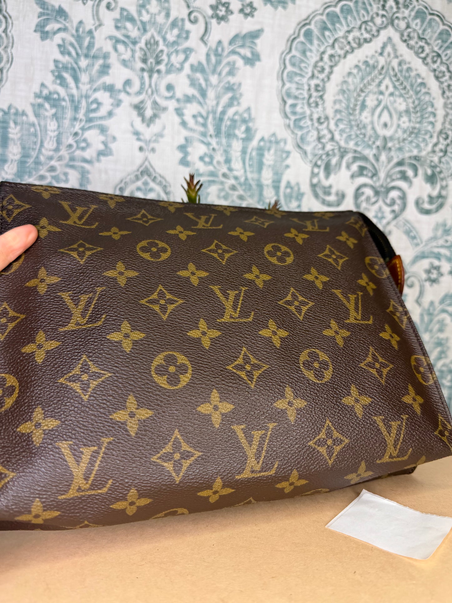Louis Vuitton Toiletry 26