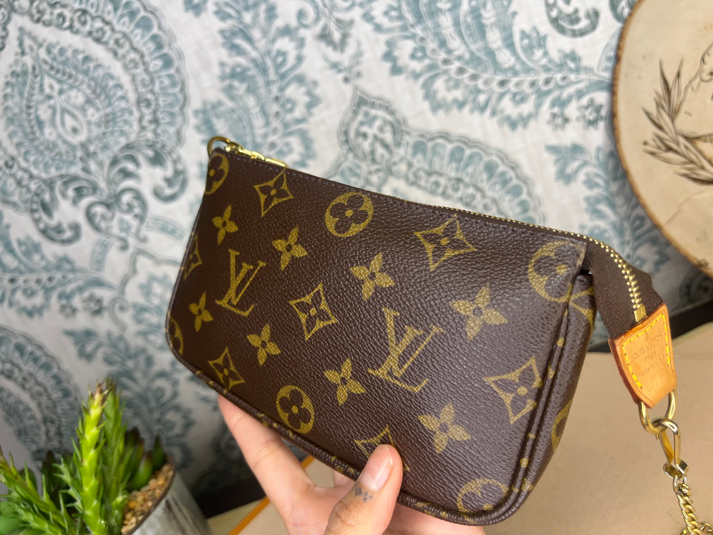 Louis Vuitton Bucket Pochette