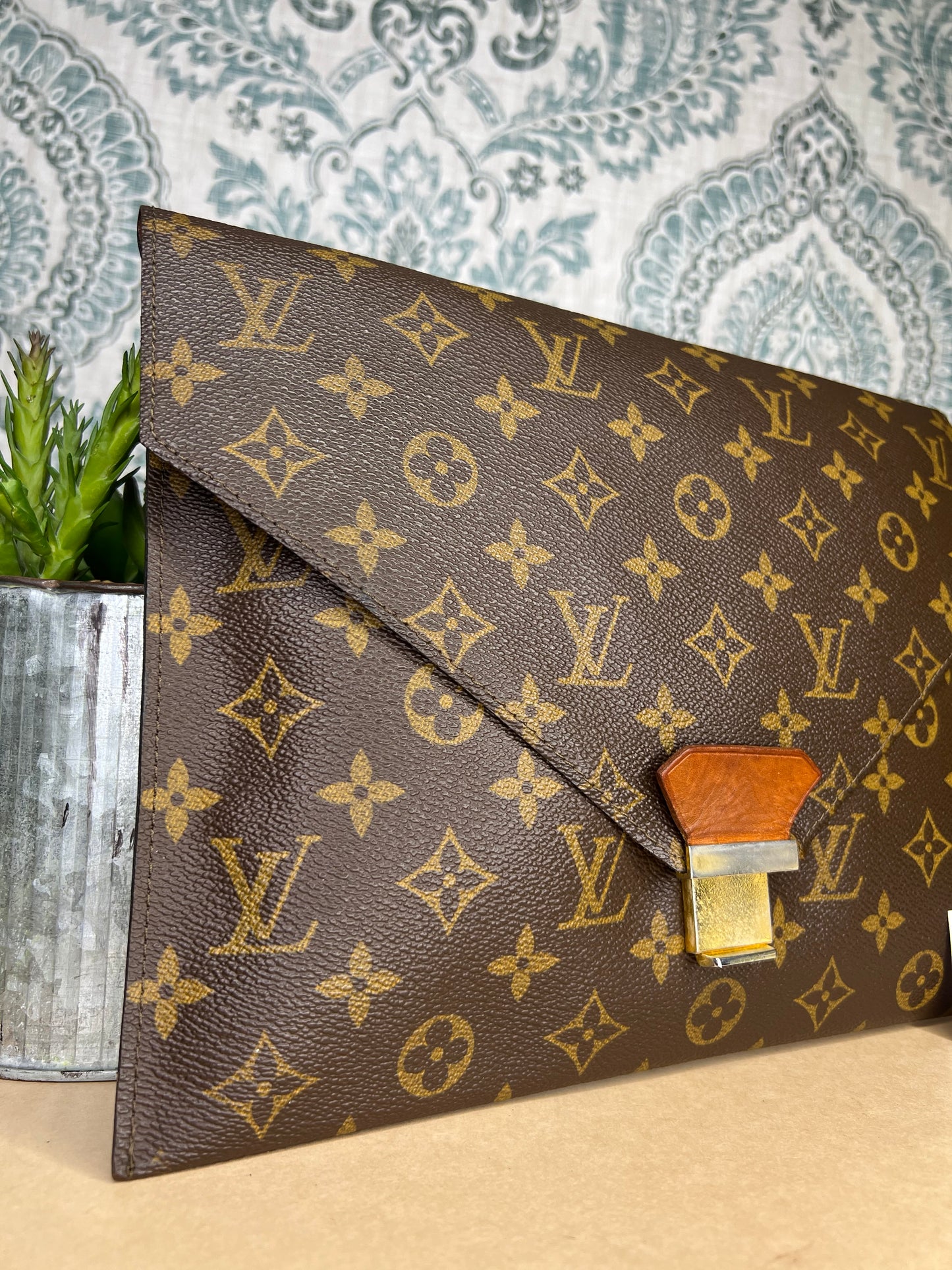 Louis Vuitton Poche Plate Clutch