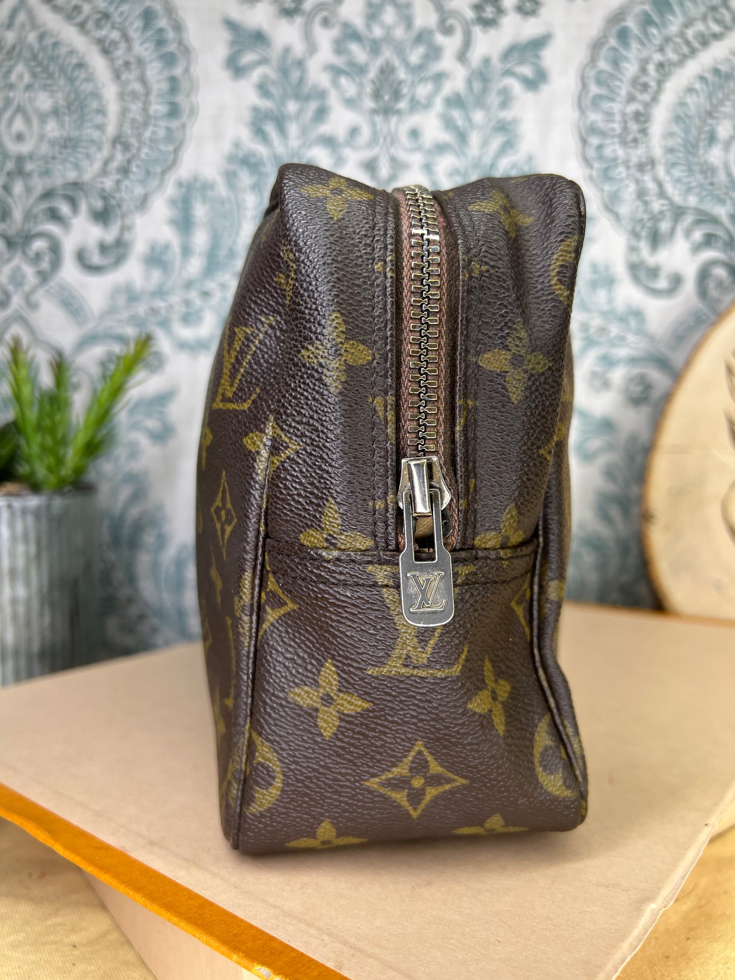 Louis Vuitton Trousse 28