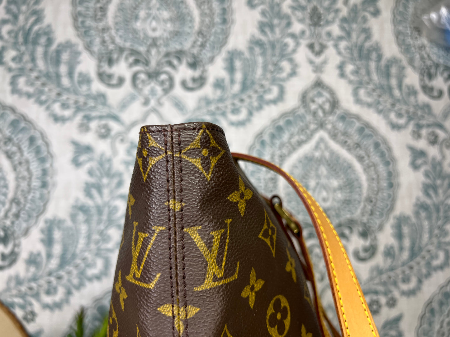 Louis Vuitton Cabas Mezzo
