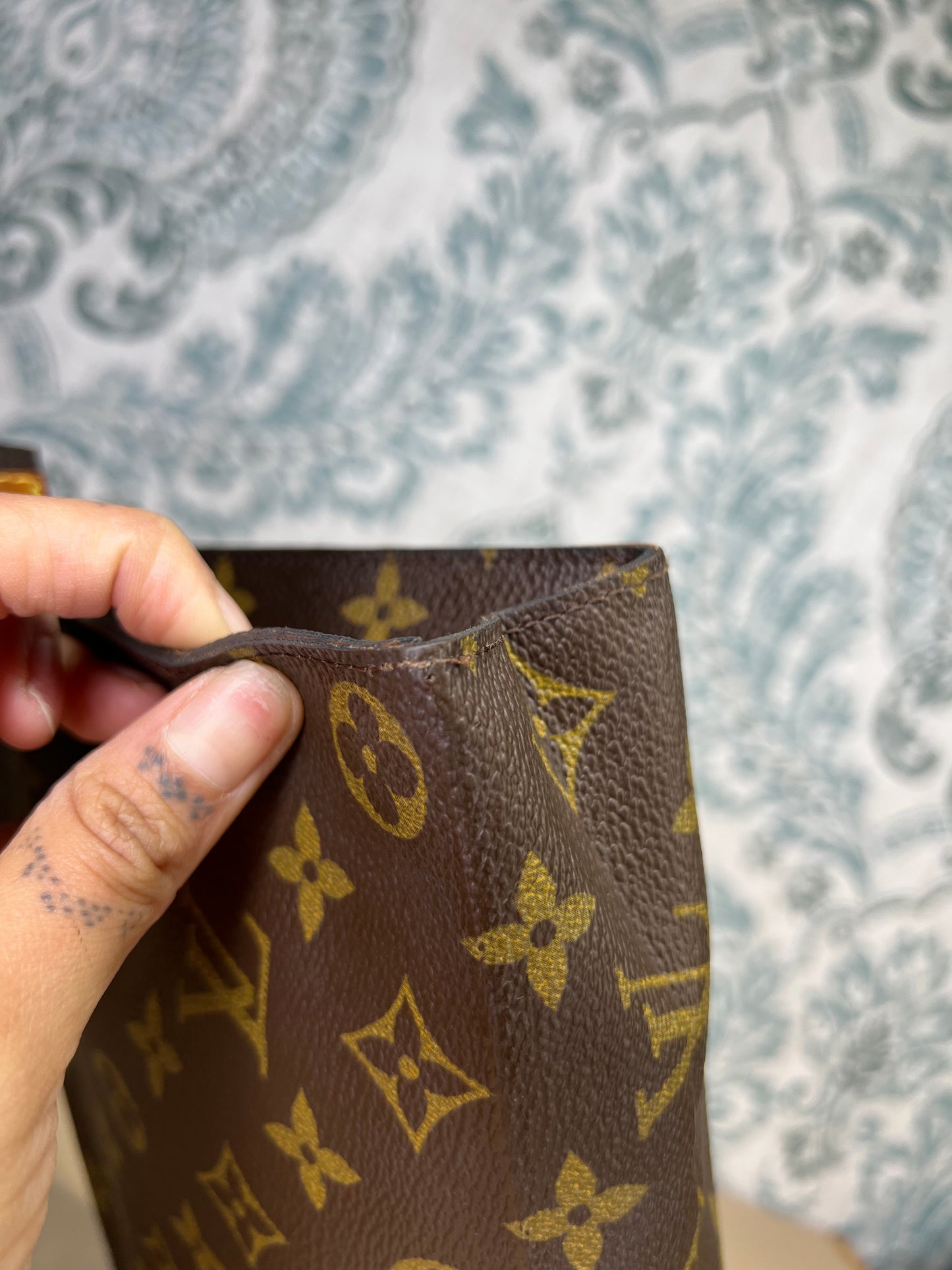 Louis Vuitton Toiletry 19