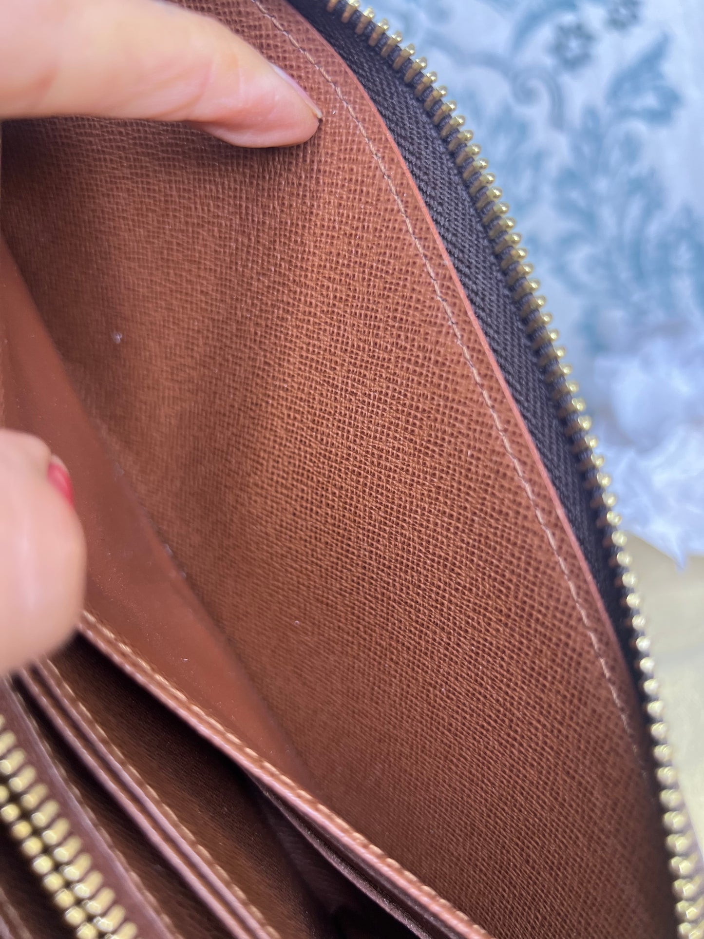 Louis Vuitton Monogram Zippy Wallet