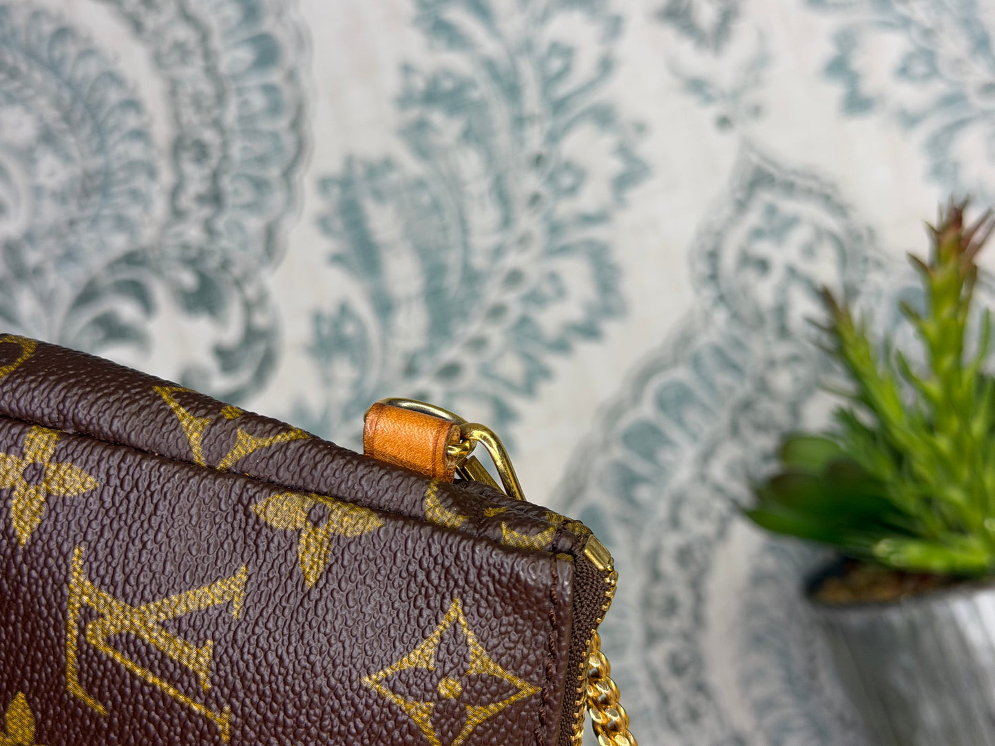 Louis Vuitton Sac Shopping Pouch