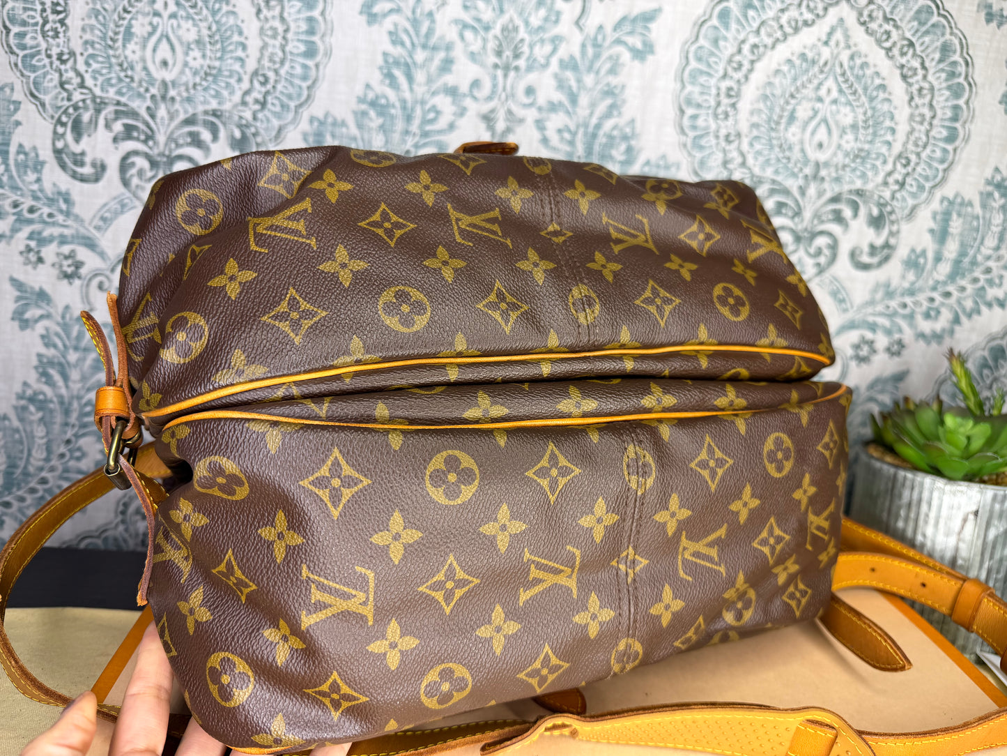 Louis Vuitton Saumur 35