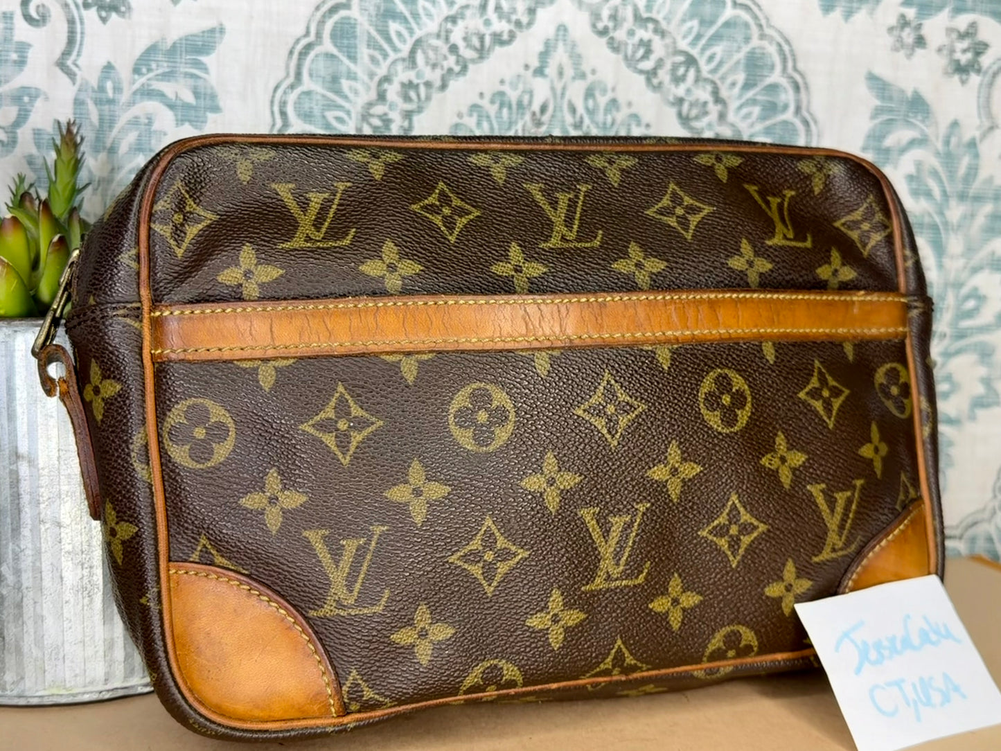 Louis Vuitton Trocadero 27 (damaged)