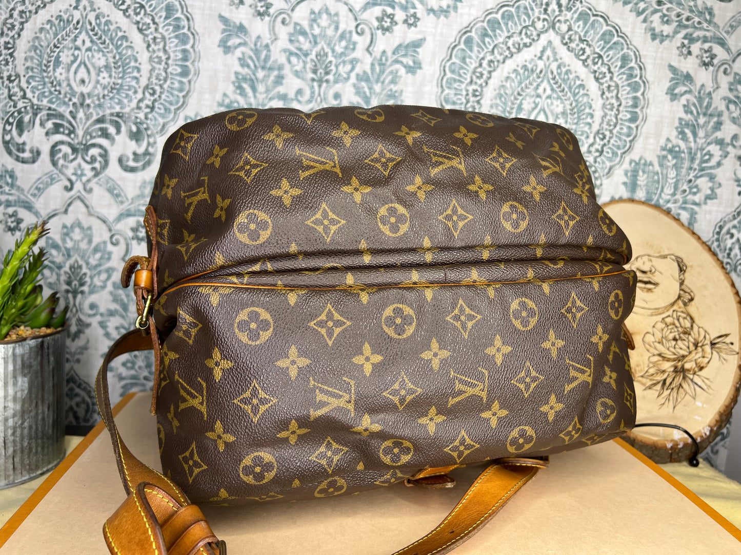 Louis Vuitton Saumur 35
