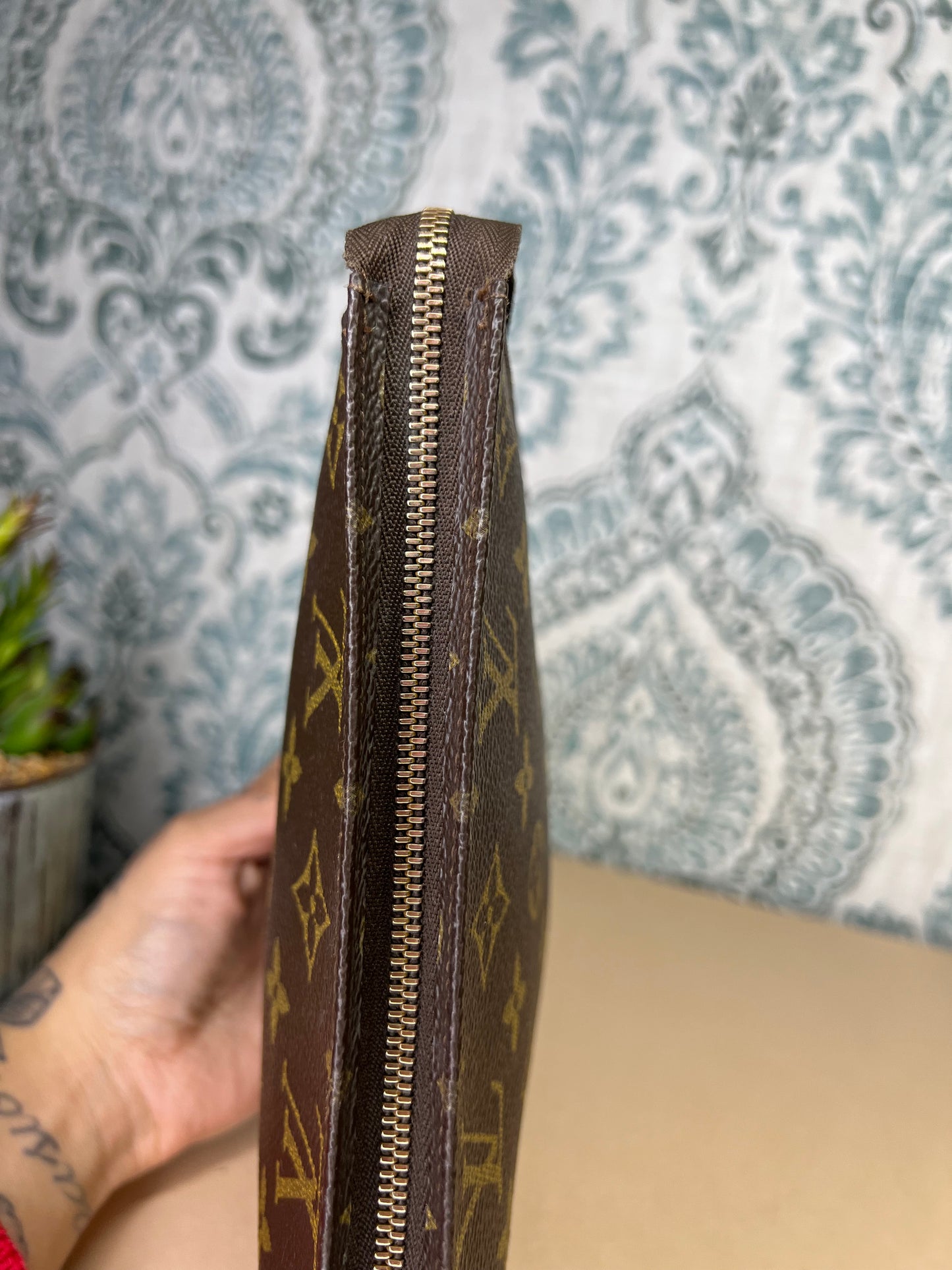 Louis Vuitton Toiletry 19