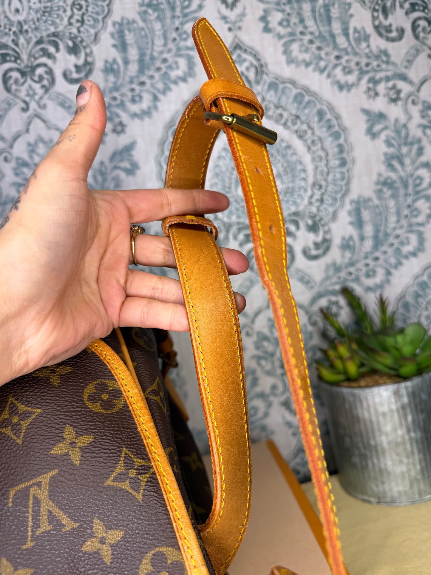 Louis Vuitton Saumur 35