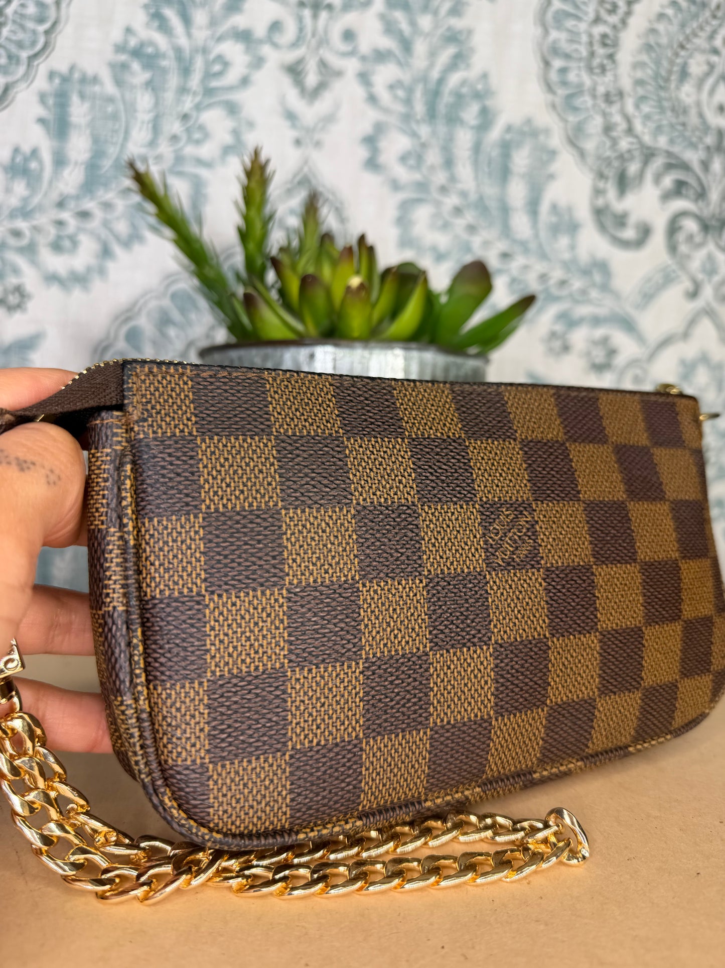 Louis Vuitton Damier Ebene Bucket Pochette