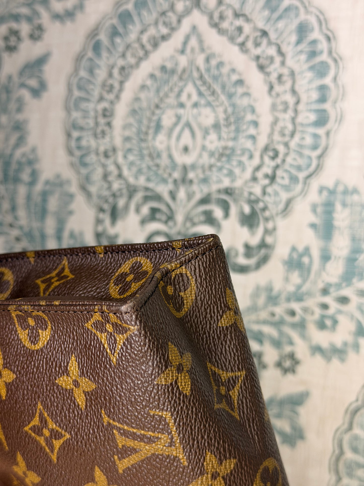 Louis Vuitton Toiletry 26