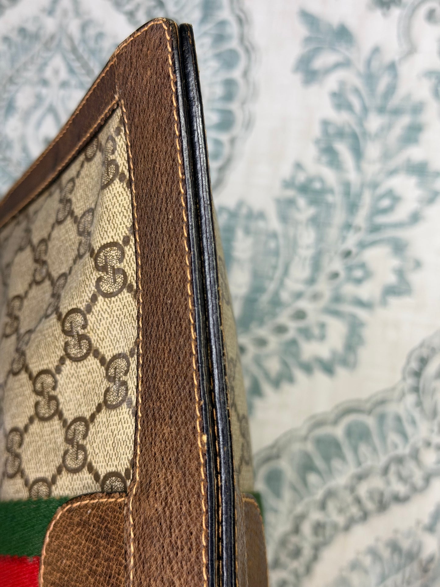 Gucci Supreme Sherry Line Clutch (Accessory Collection)