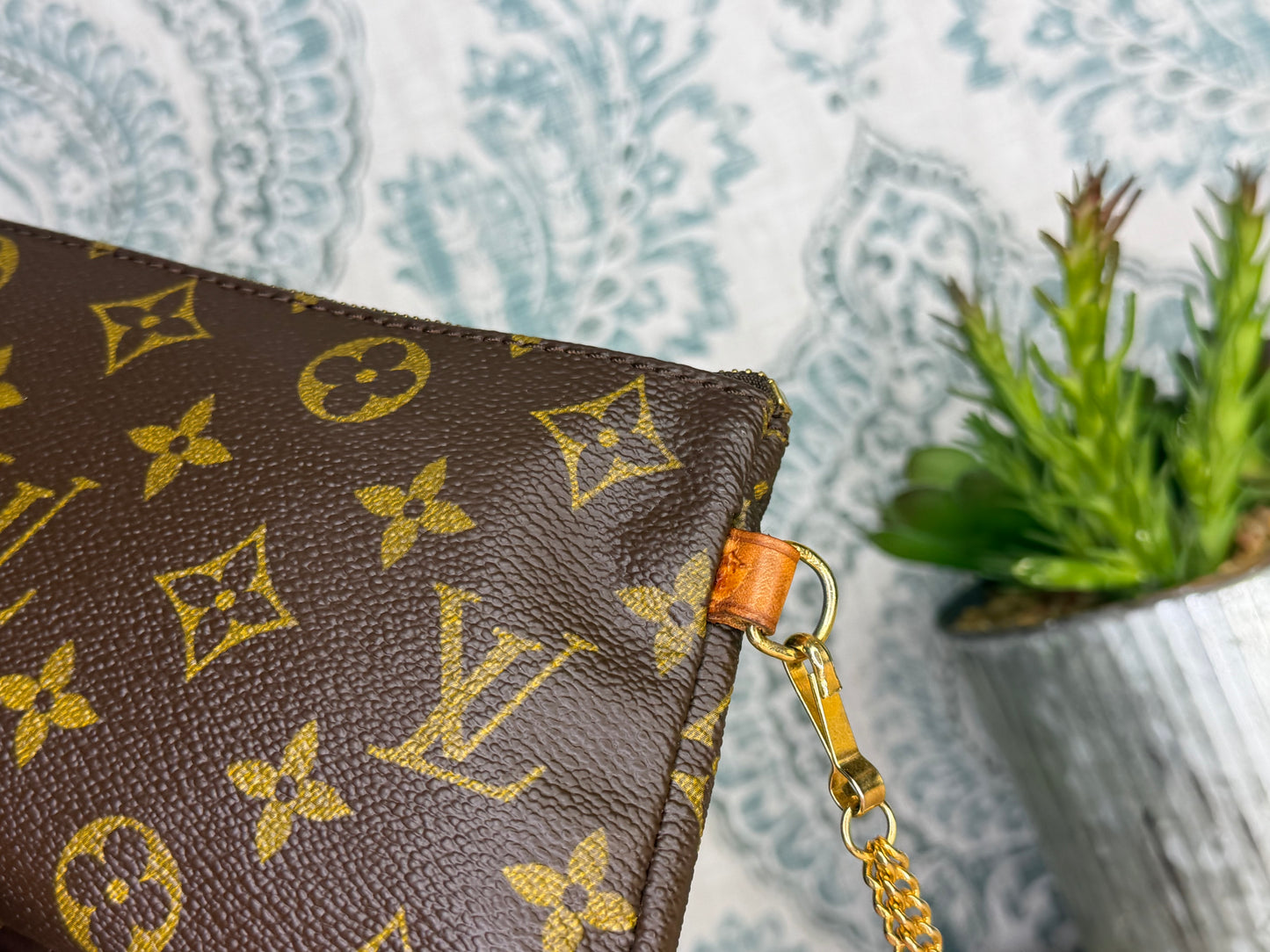 Louis Vuitton Sac Shopping Pouch