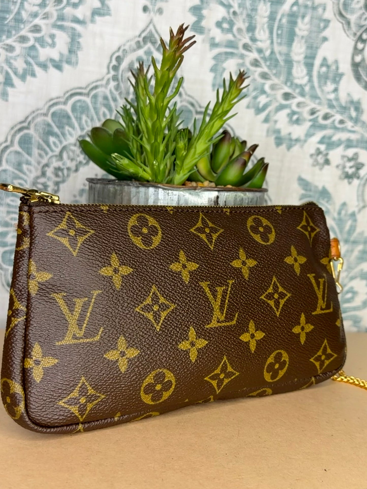 Louis Vuitton Sac Shopping Pouch