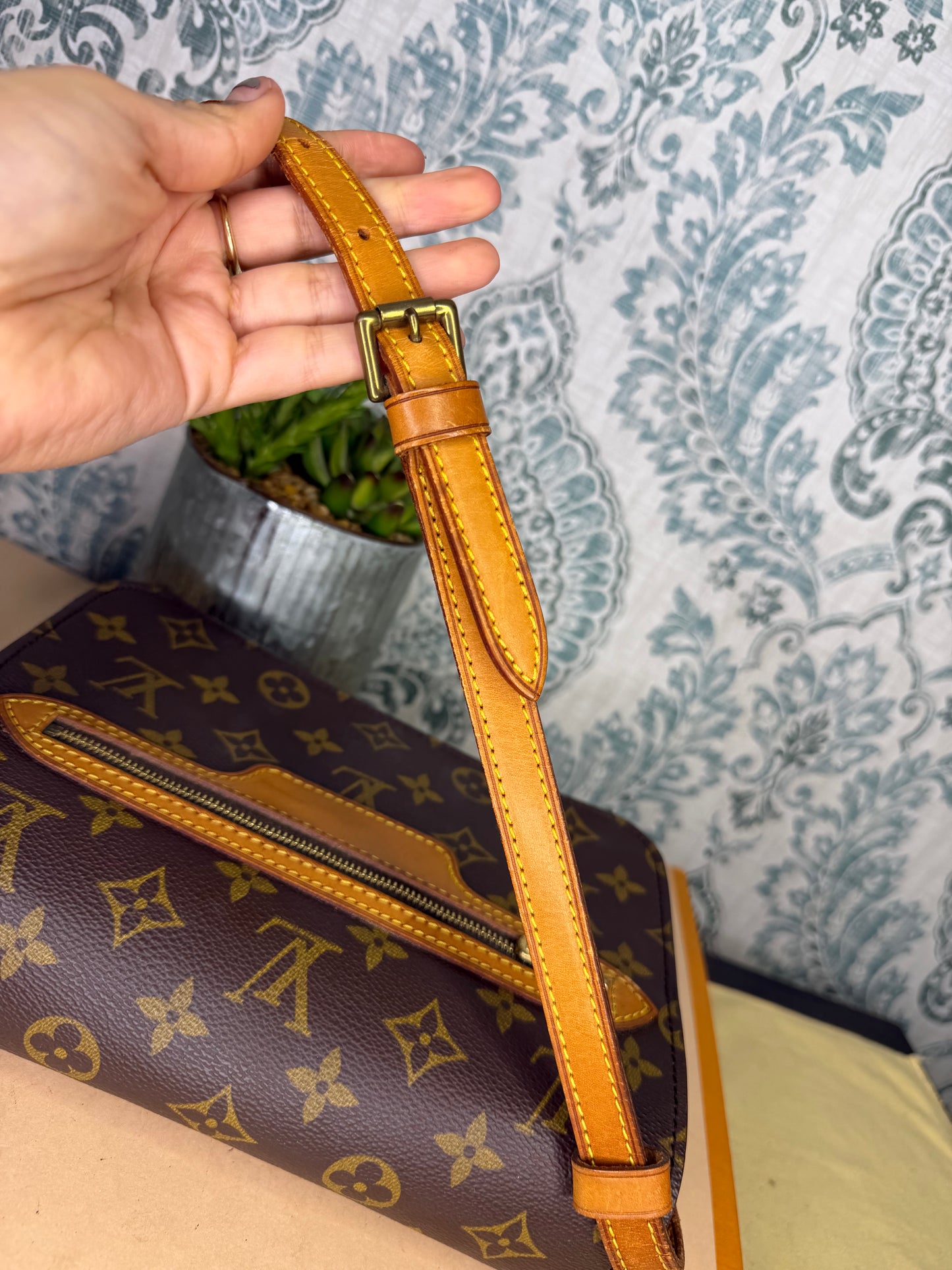 Louis Vuitton Saint Germain 24