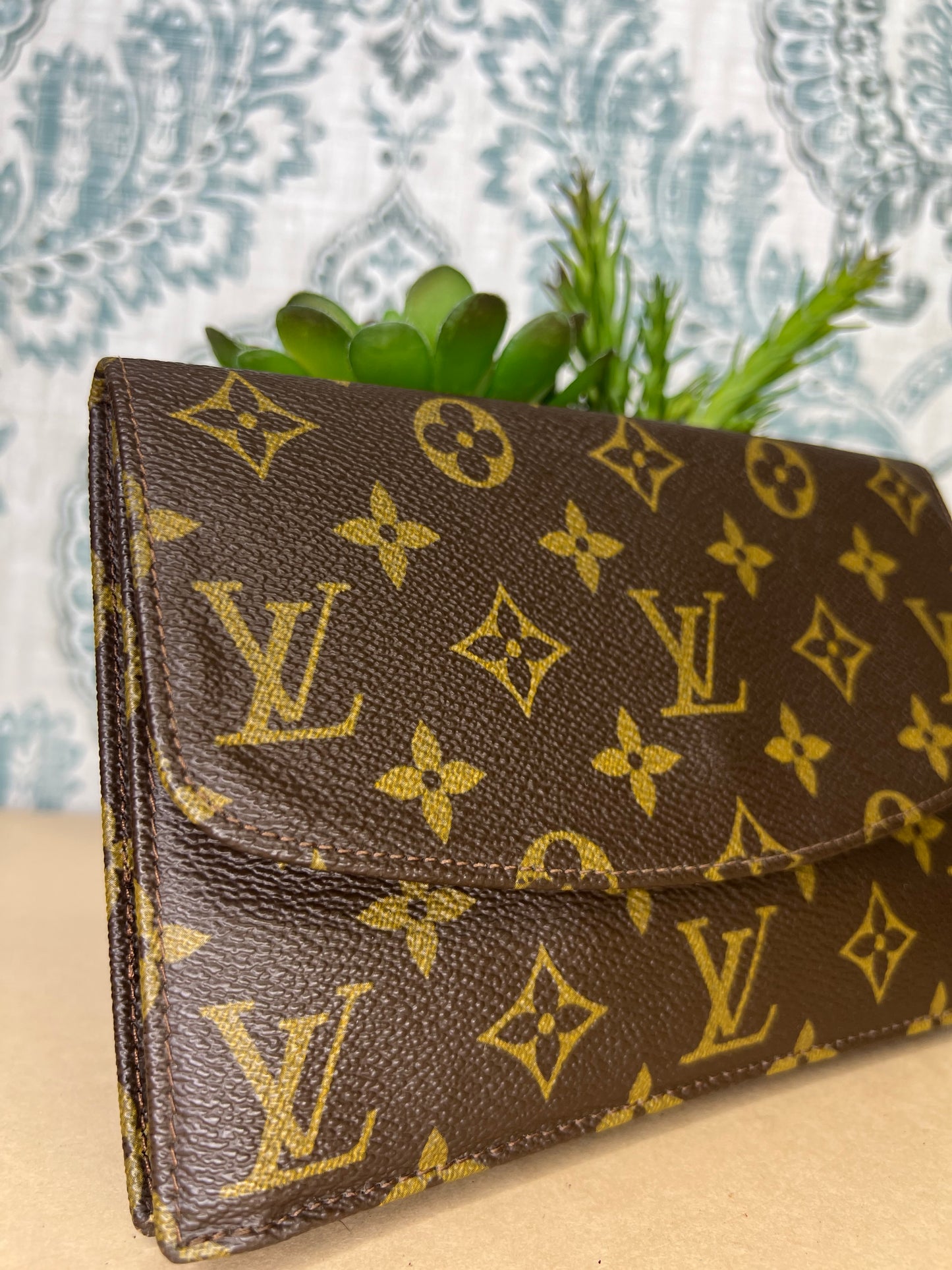 Louis Vuitton Rabat 20 Clutch