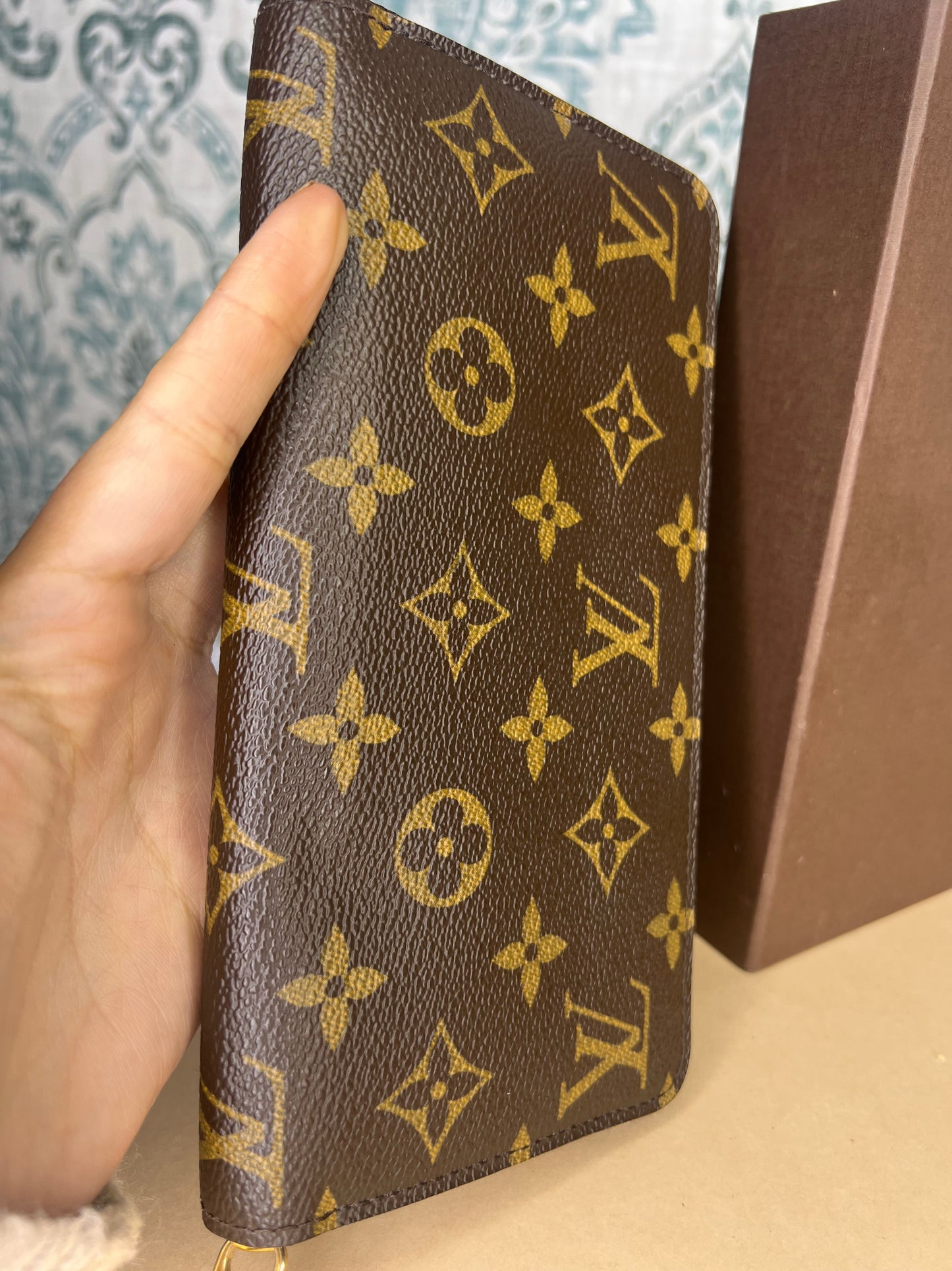 Louis Vuitton Monogram Zippy Wallet