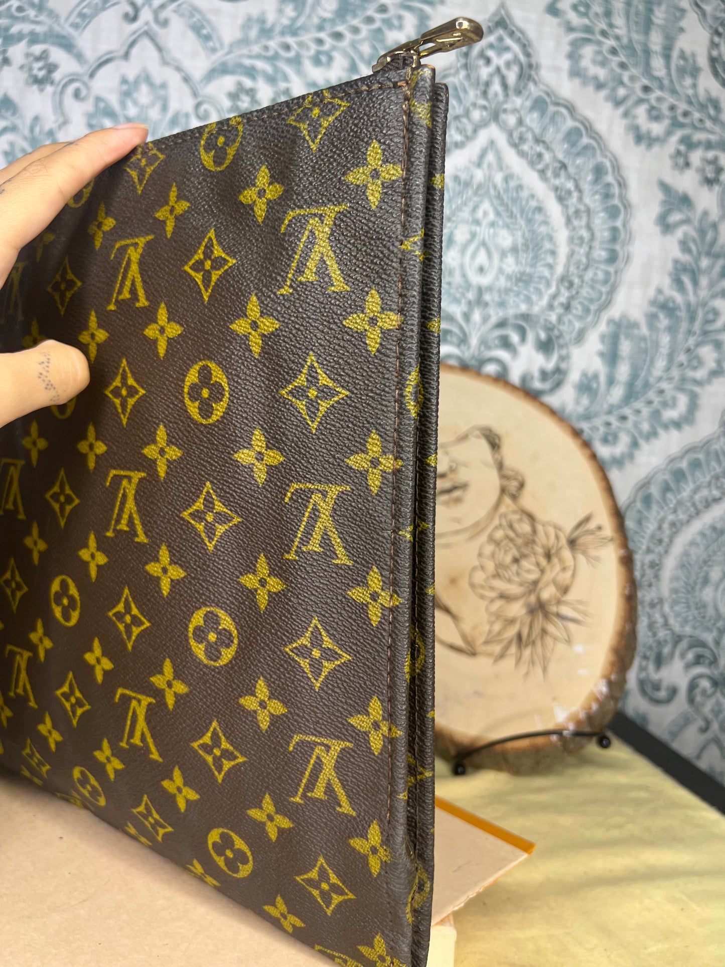 Louis Vuitton Poche Documents