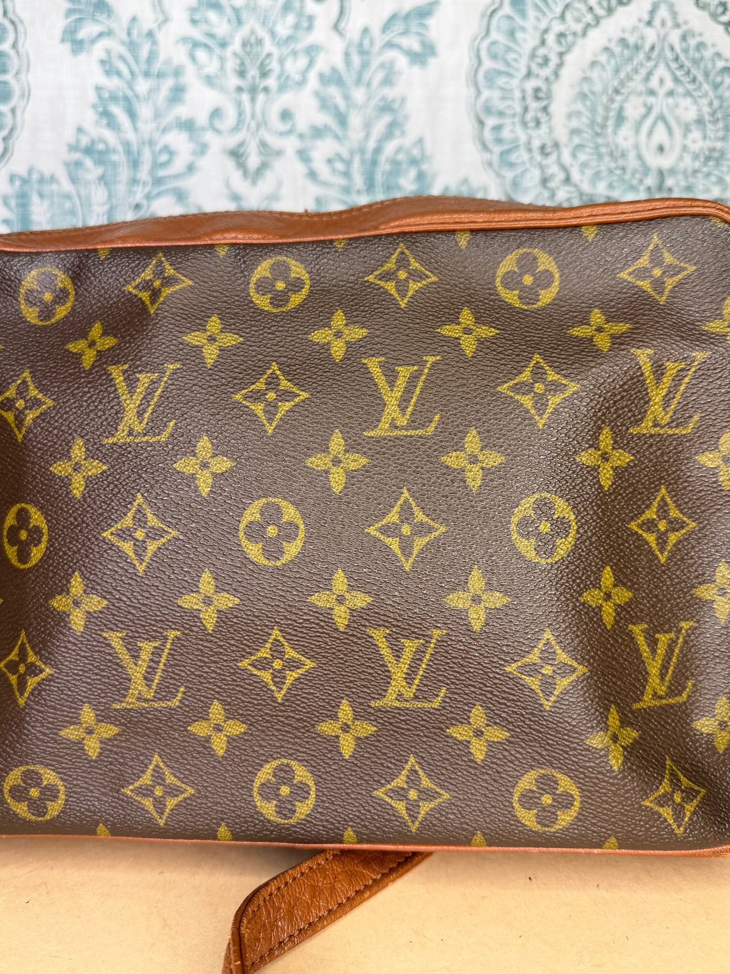 Louis Vuitton Sac Bandouliere 30 (needs new zipper)