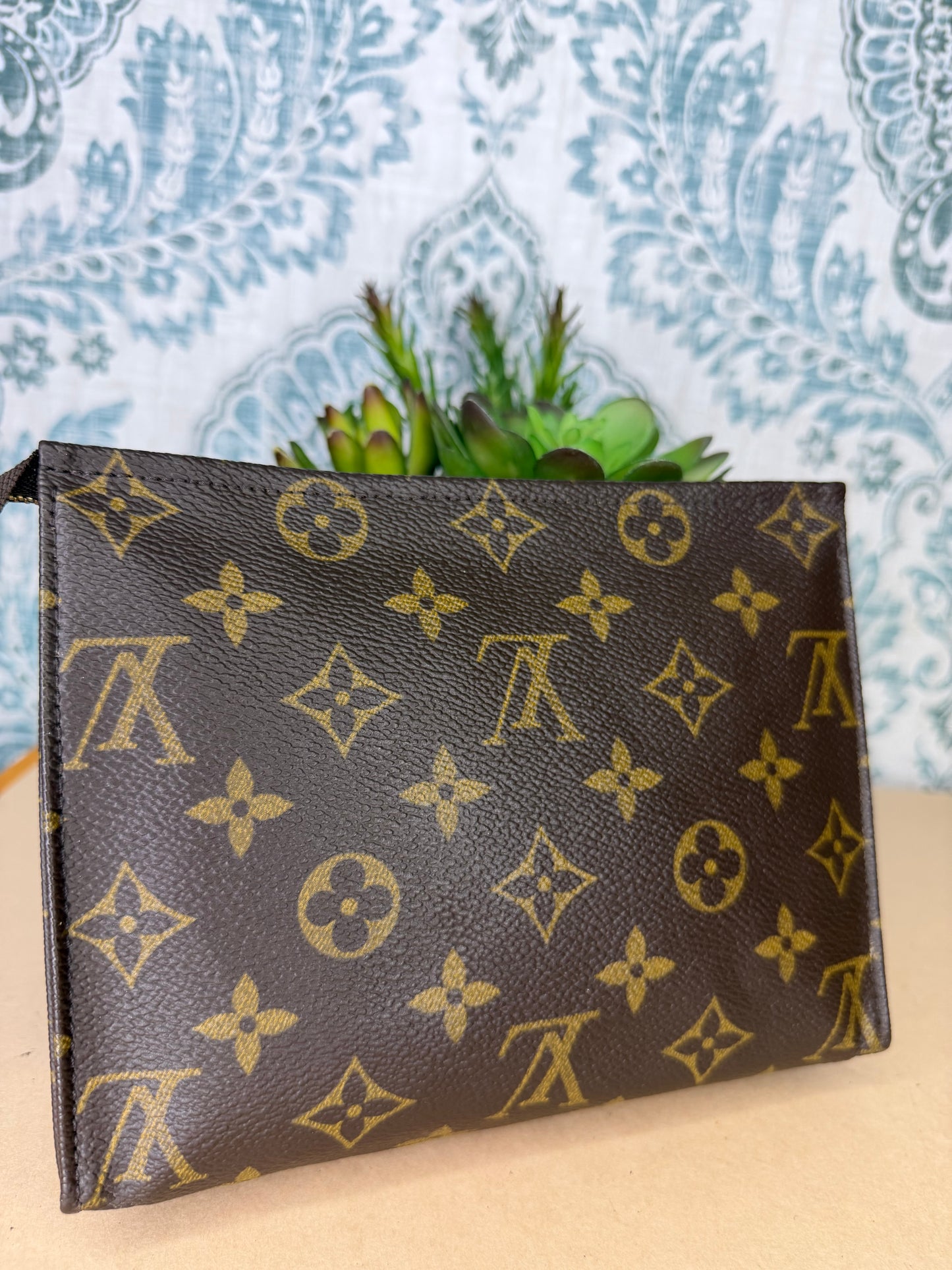 Louis Vuitton Toiletry 19