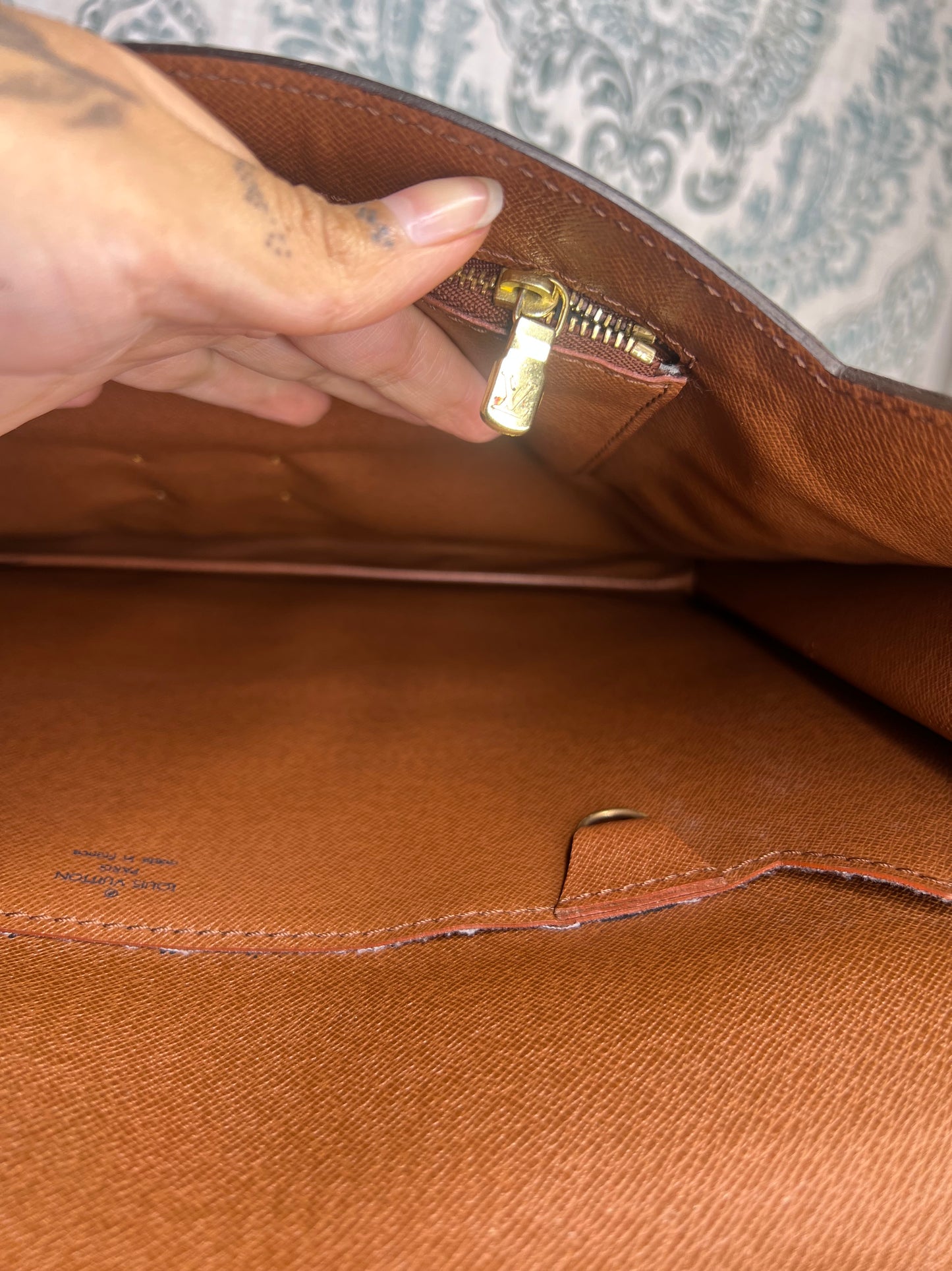 Louis Vuitton Porte Documents Bandouliere