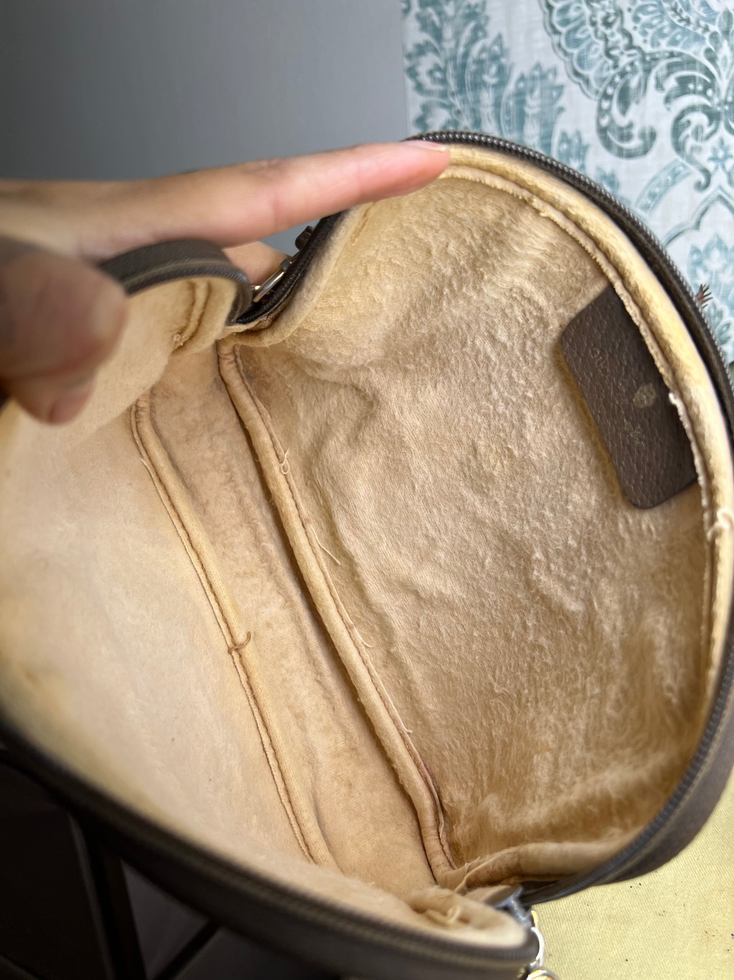 Gucci Supreme Vintage Purse