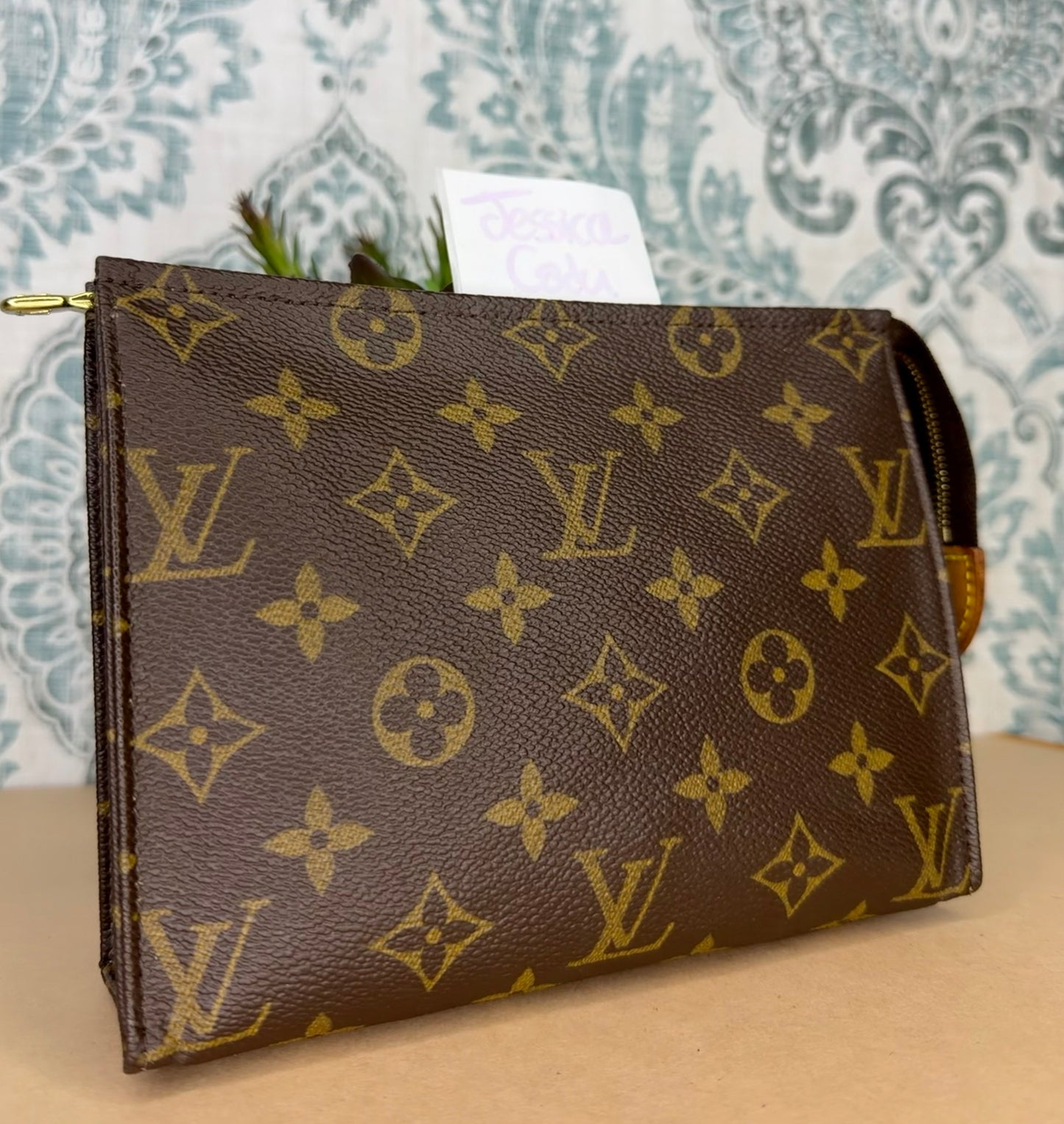 Louis Vuitton Toiletry 19