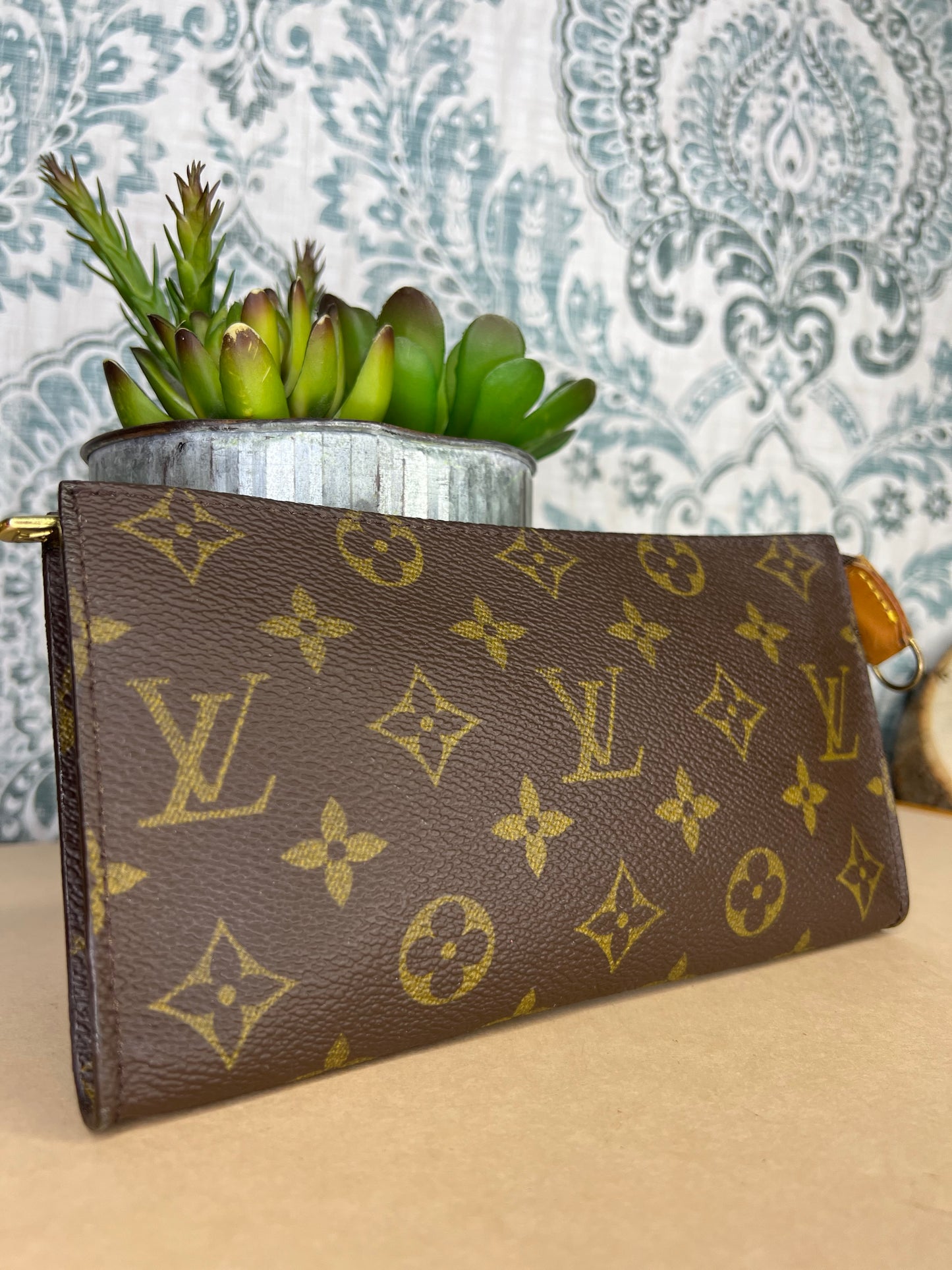 Louis Vuitton Bucket Pouch GM