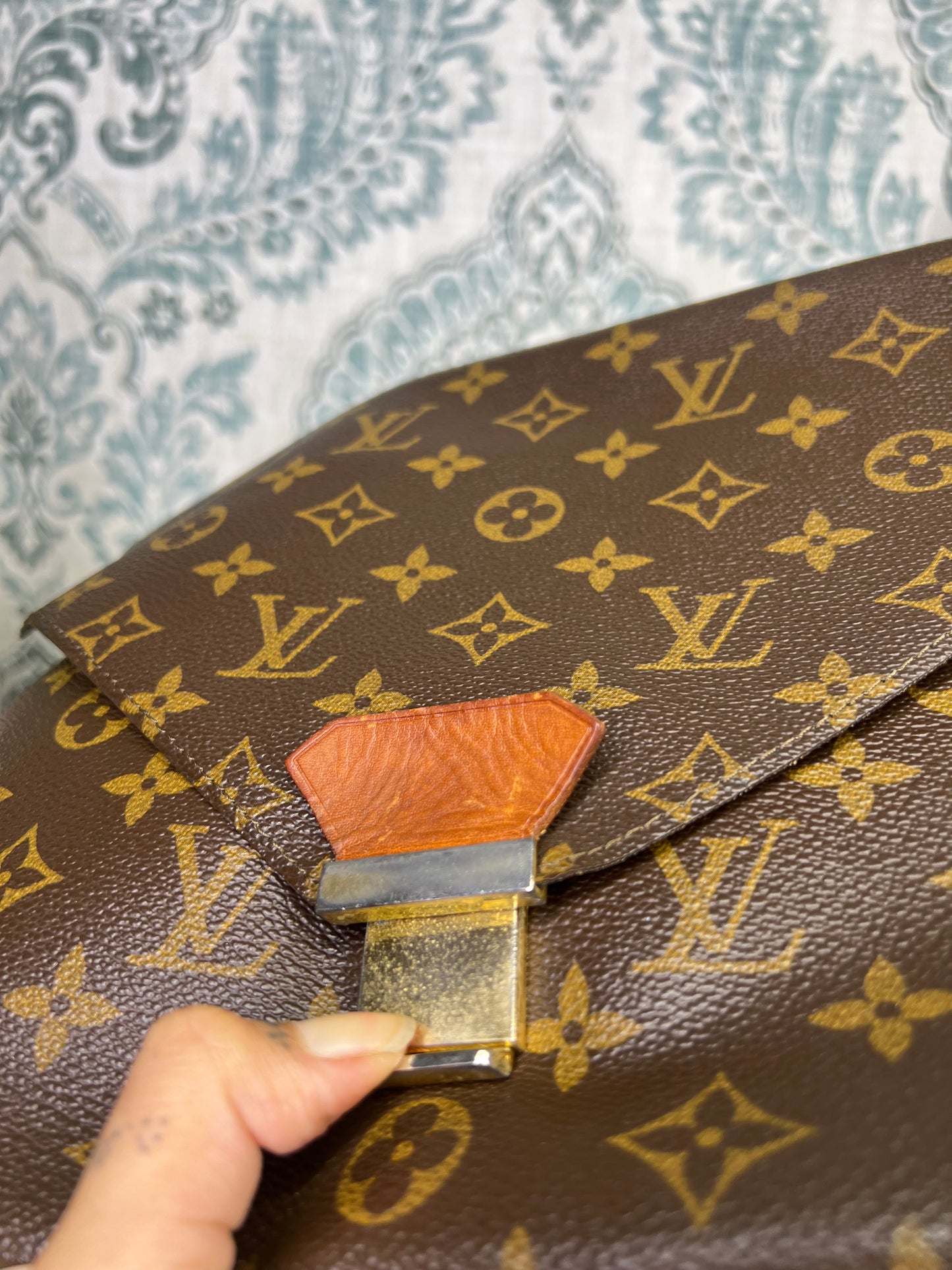 Louis Vuitton Poche Plate Clutch