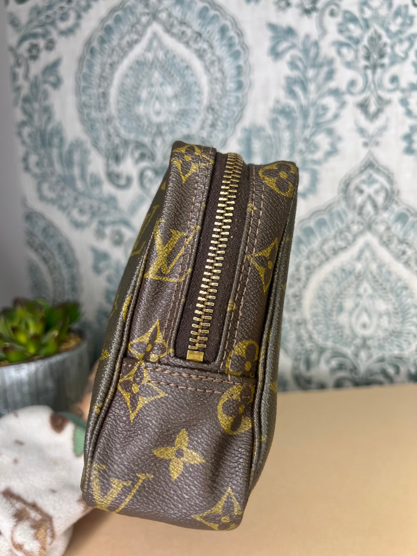 Louis Vuitton Trousse 23