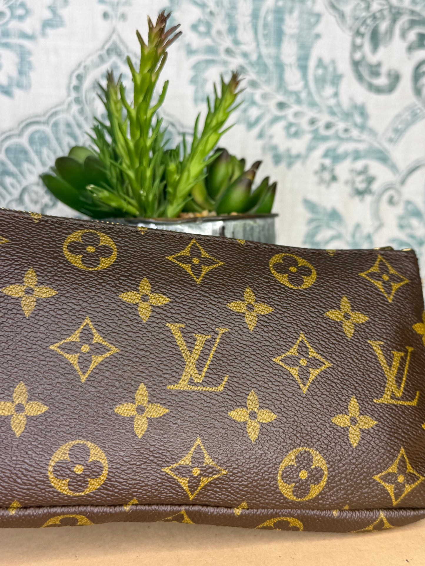 Louis Vuitton Sac Shopping Pouch