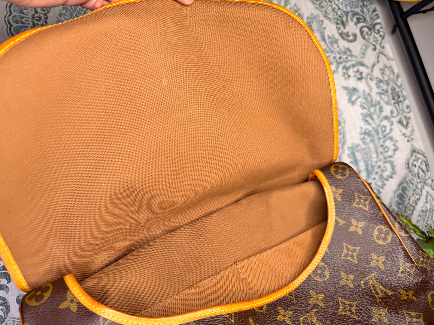 Louis Vuitton Saumur 35