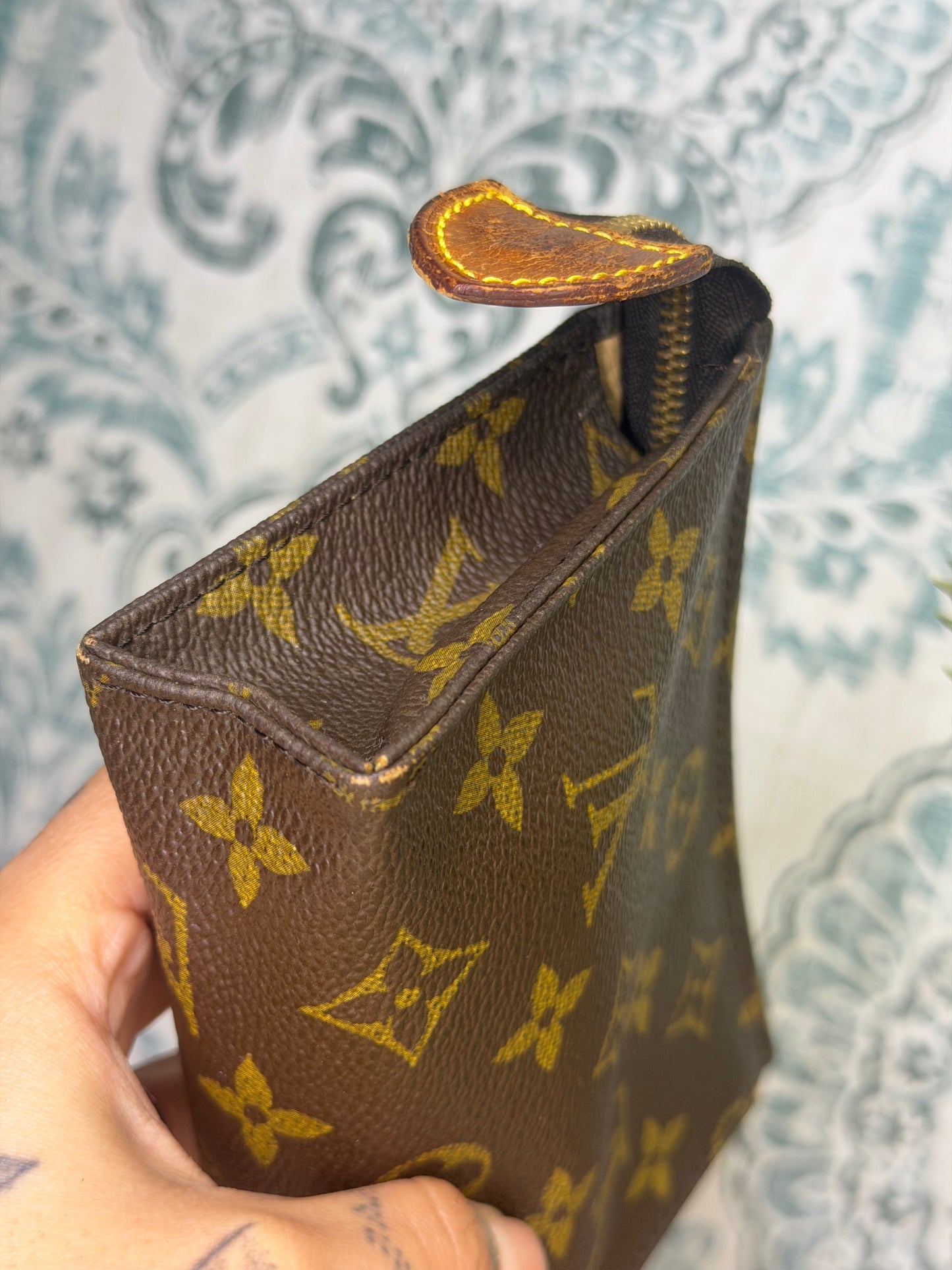 Louis Vuitton Toiletry 15