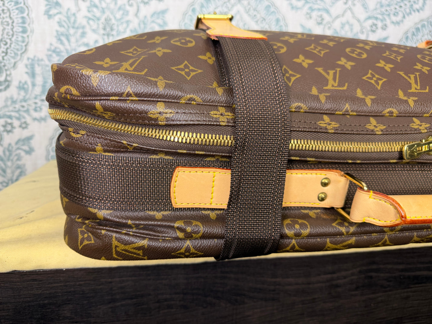 Louis Vuitton Satellite 60 Suit Case