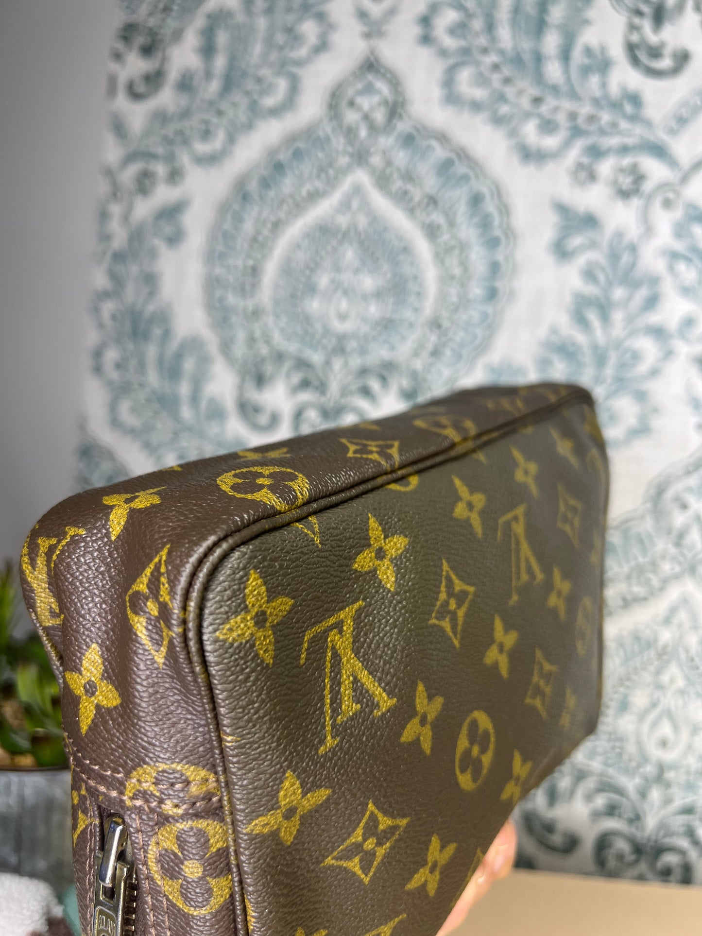 Louis Vuitton Trousse 23