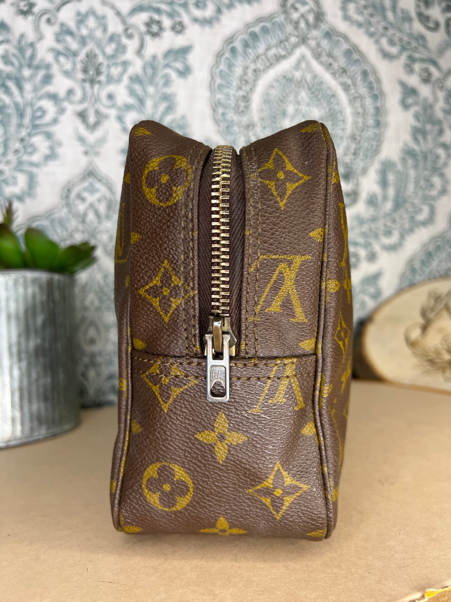 Louis Vuitton Trousse 28