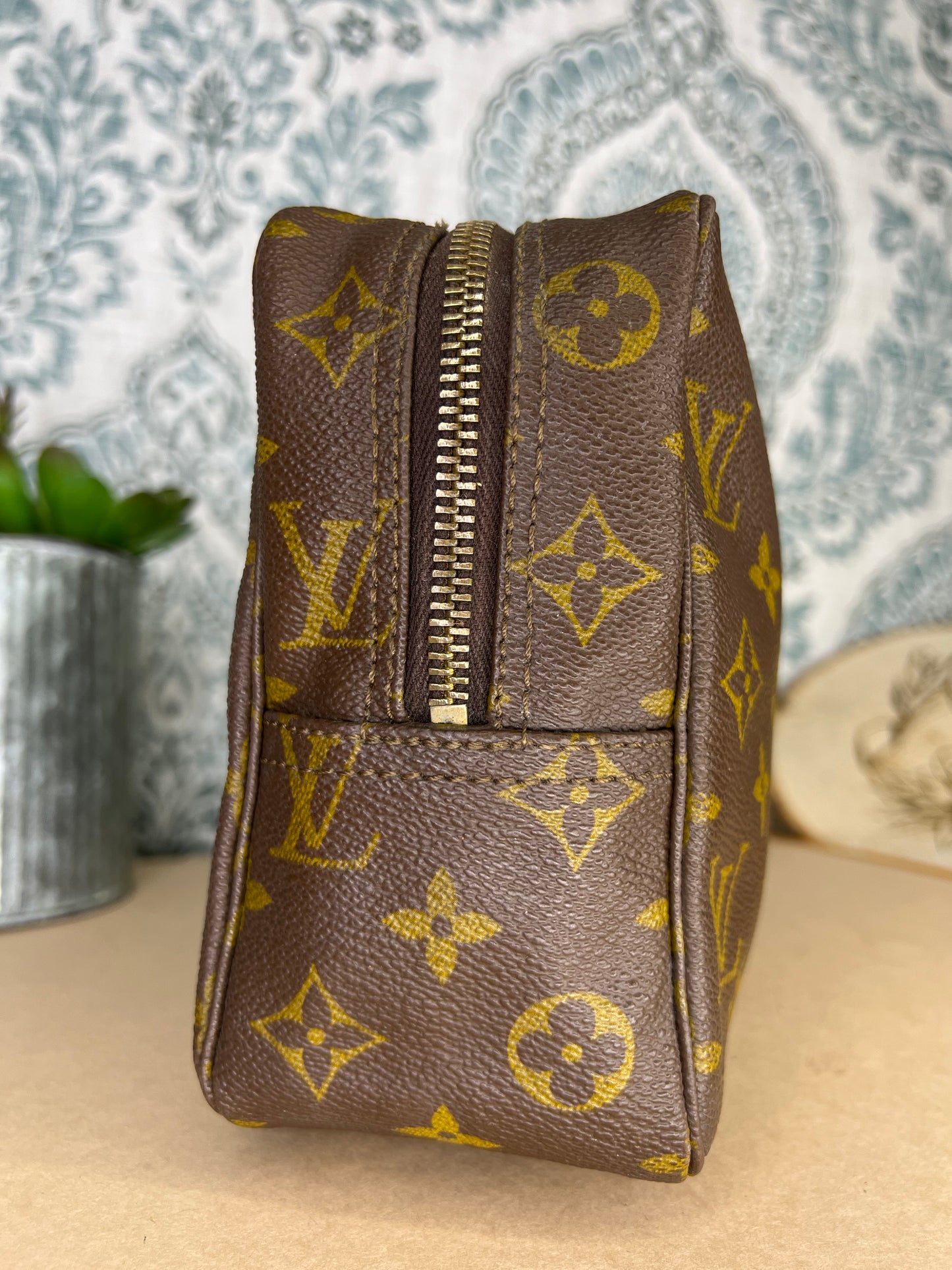 Louis Vuitton Trousse 28