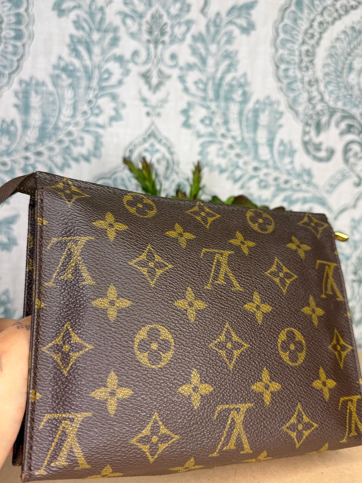 Louis Vuitton Toiletry 19