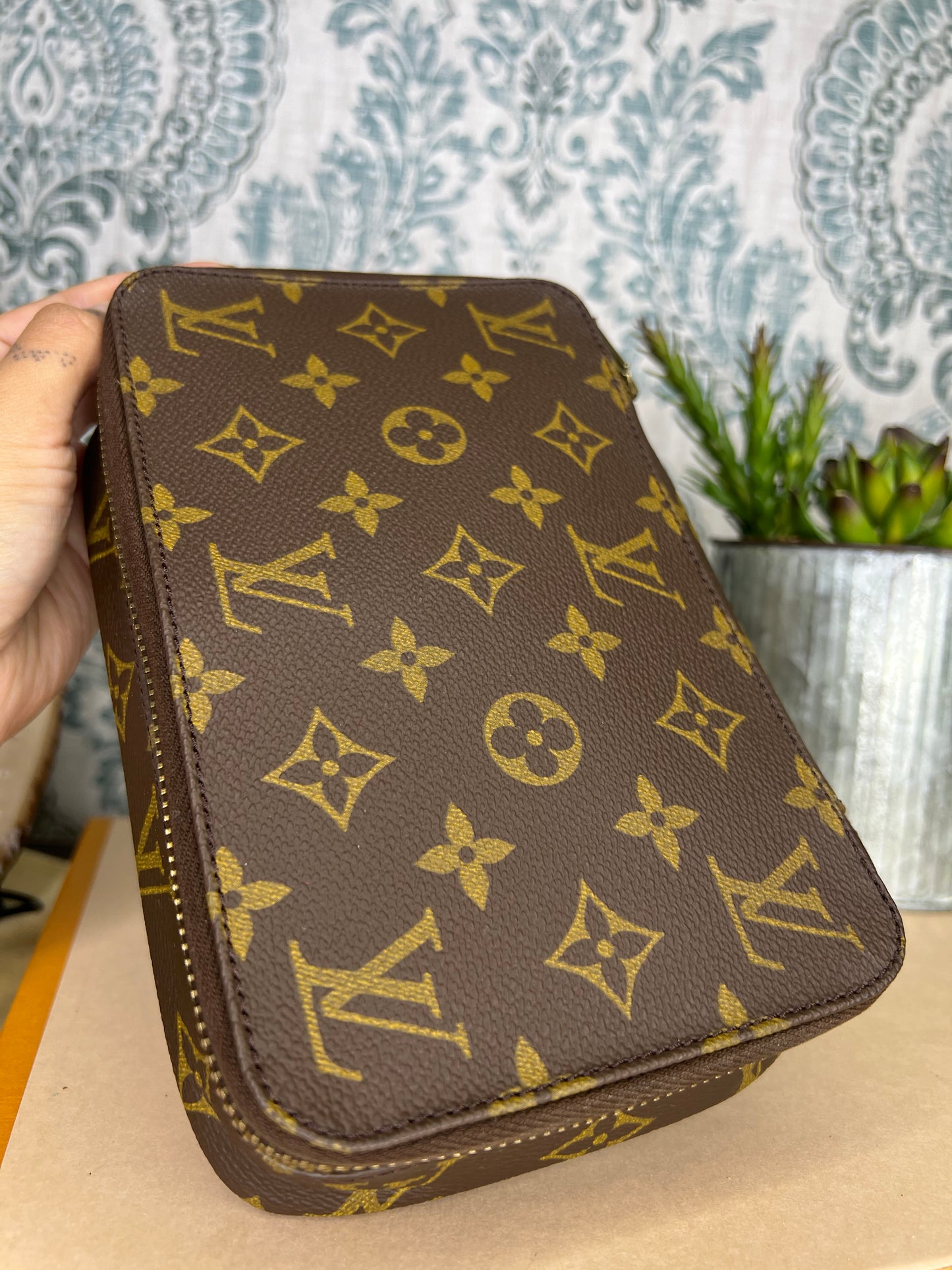 Monte Carlo Jewelry Case