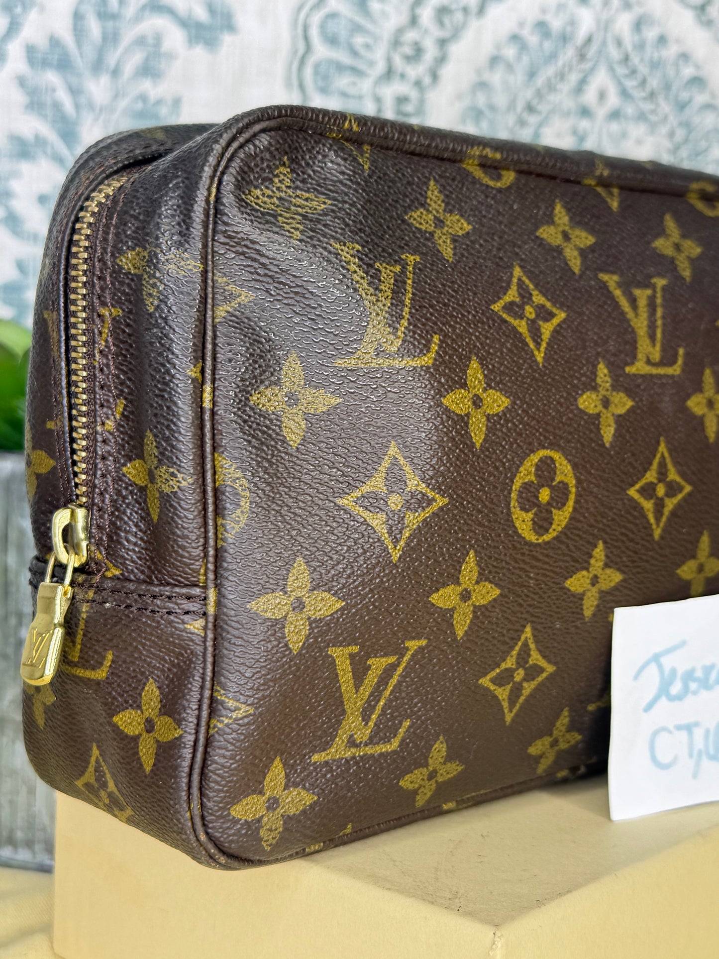 Louis Vuitton Trousse 23