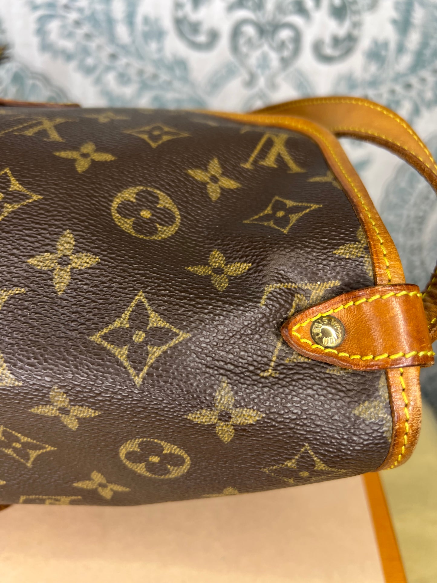 Louis Vuitton Saumur 30