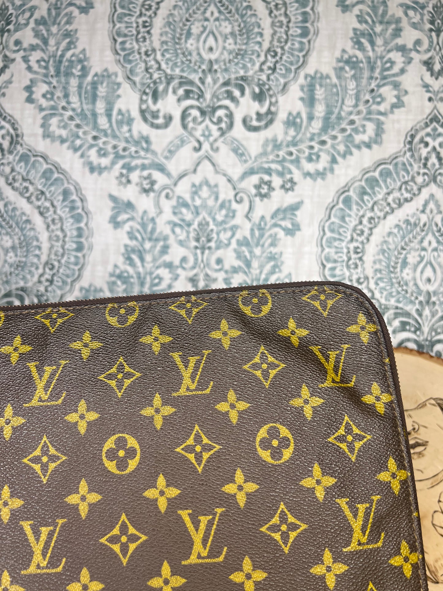 Louis Vuitton Poche Documents