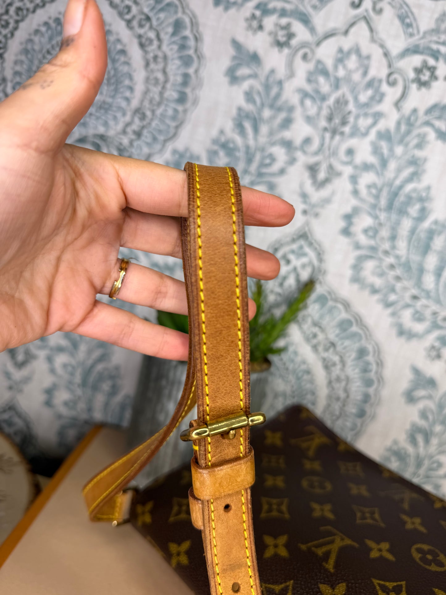 Louis Vuitton Musette Tango (short strap version)